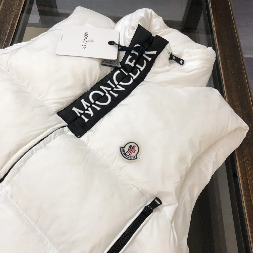 Moncler Down Jackets Durable 146589