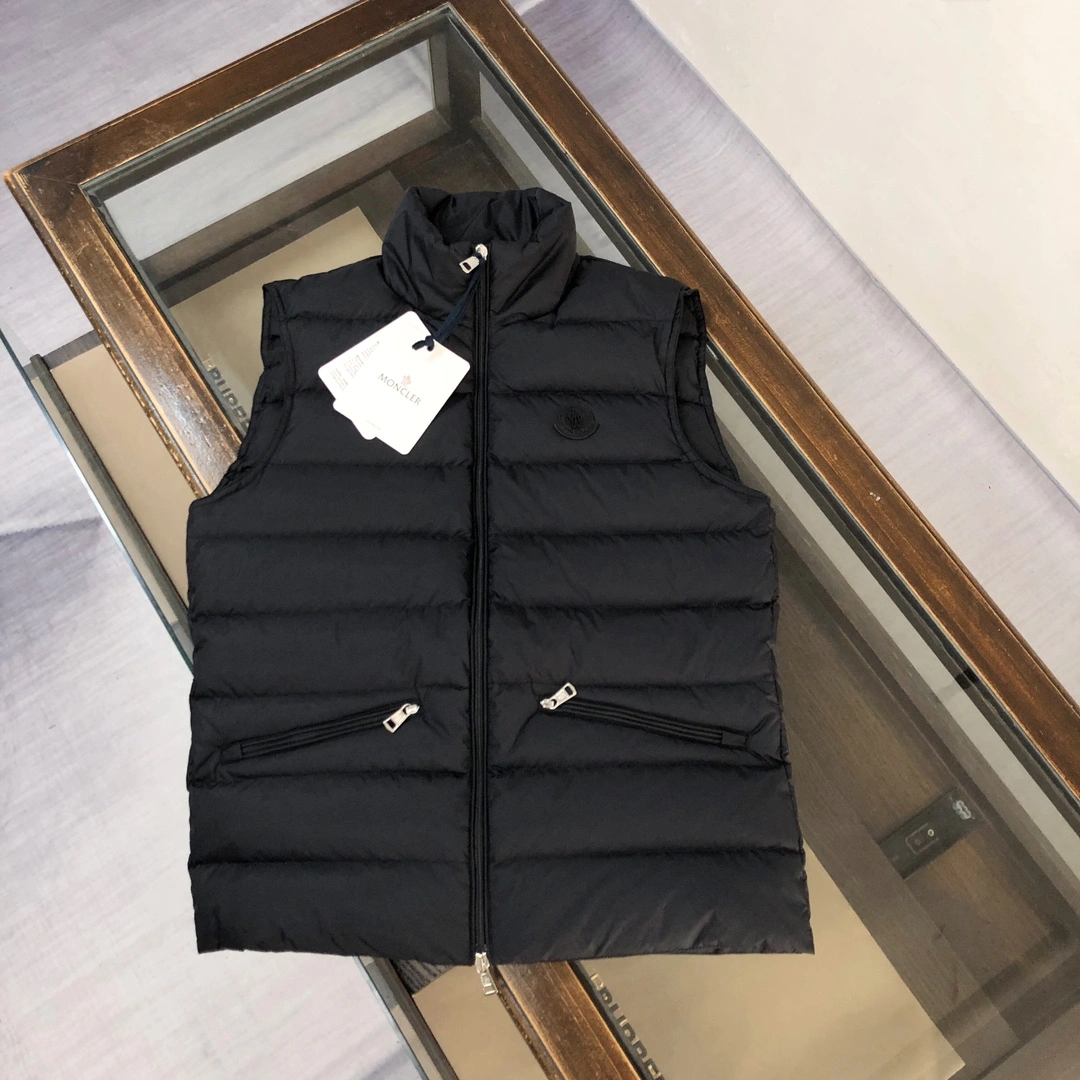 Moncler Down Jackets Vibrant 146558