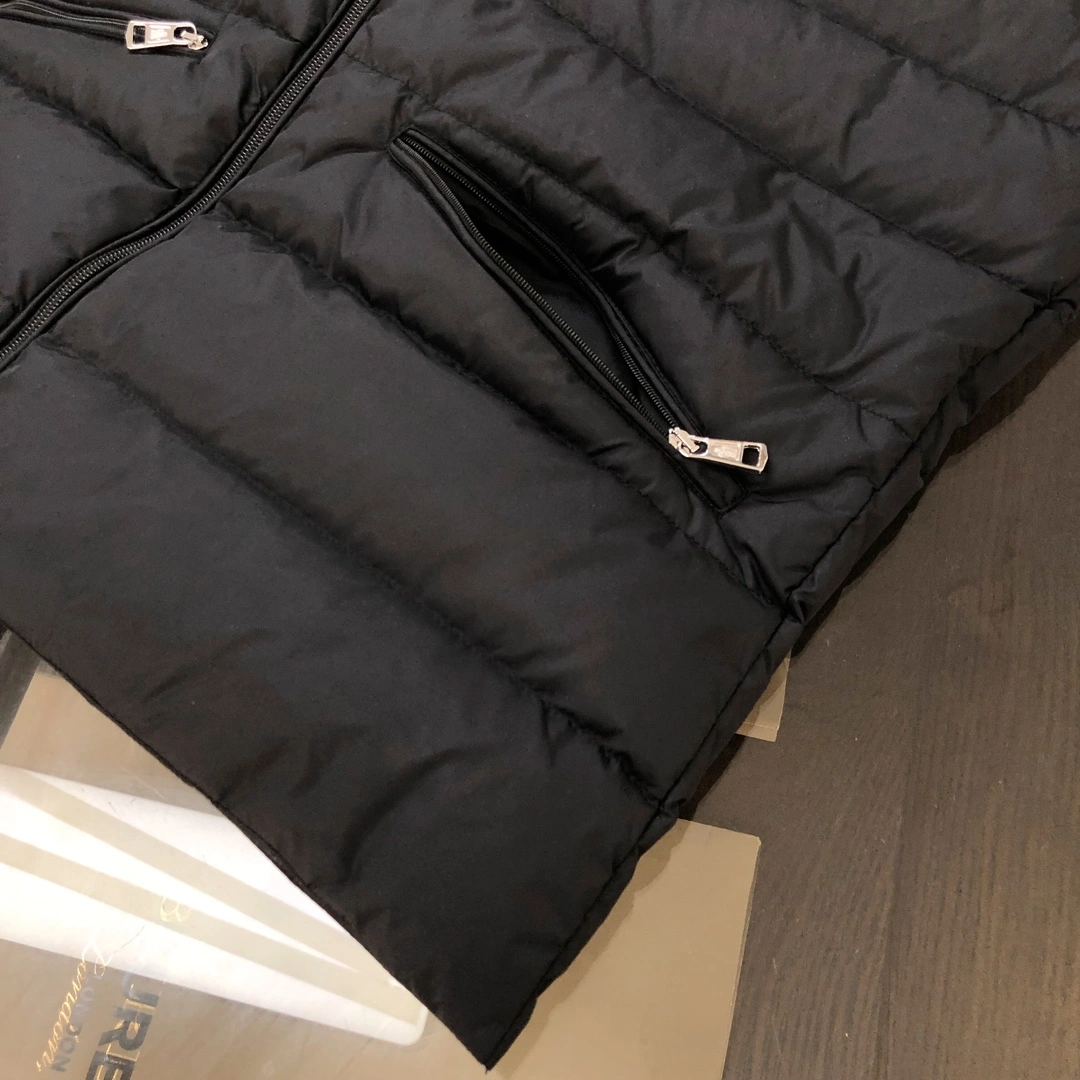 Moncler Down Jackets Vibrant 146558