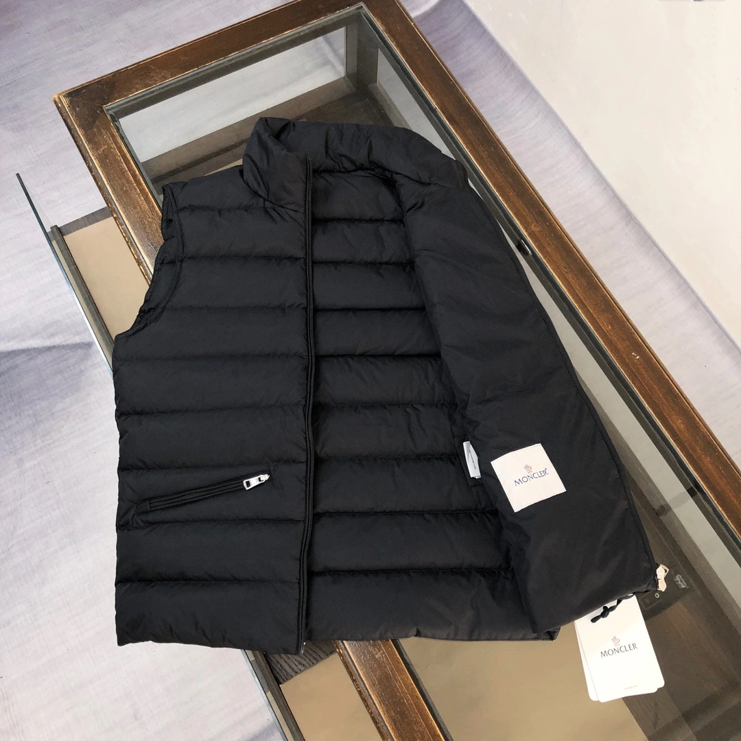 Moncler Down Jackets Vibrant 146558