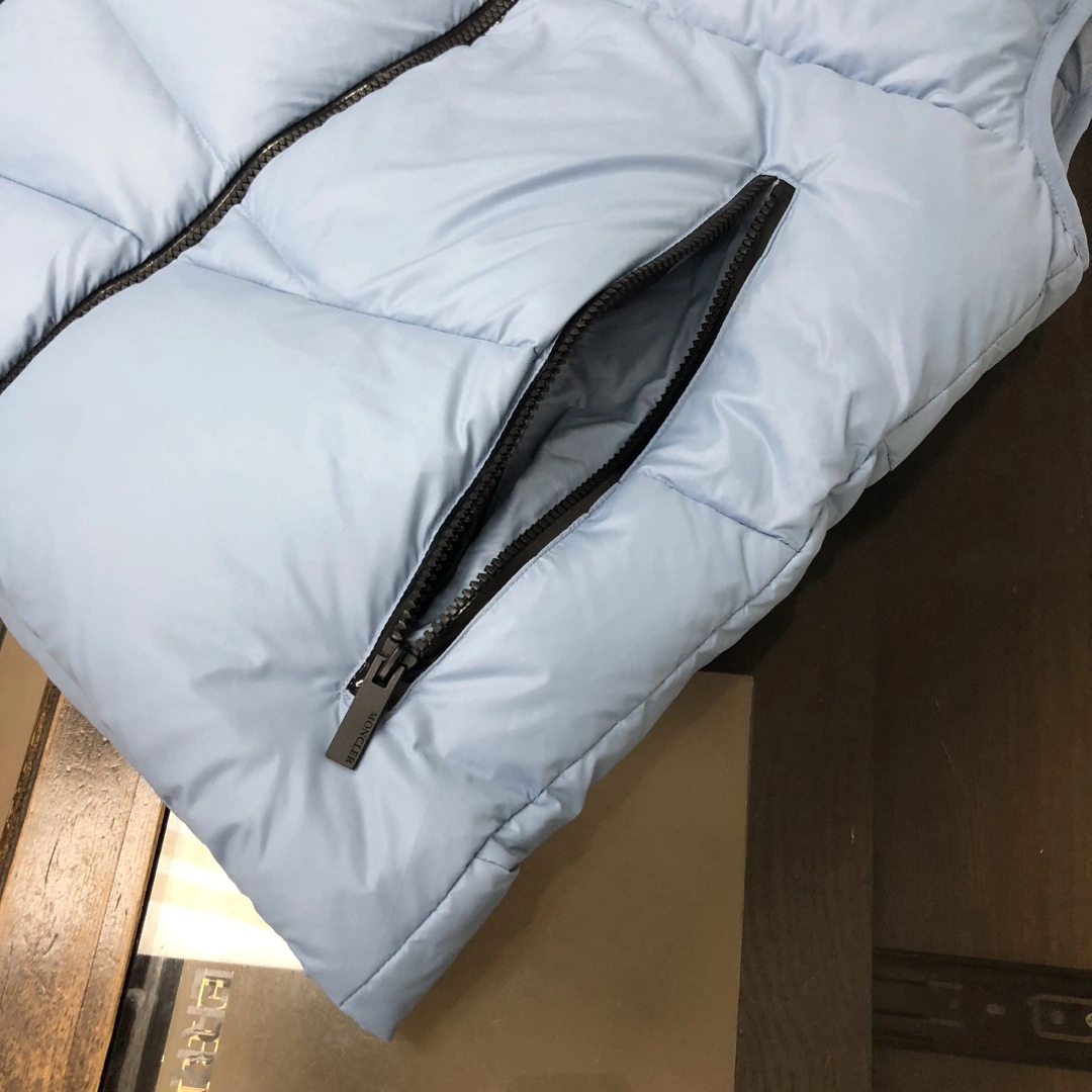 Moncler Down Jackets Compact 146556