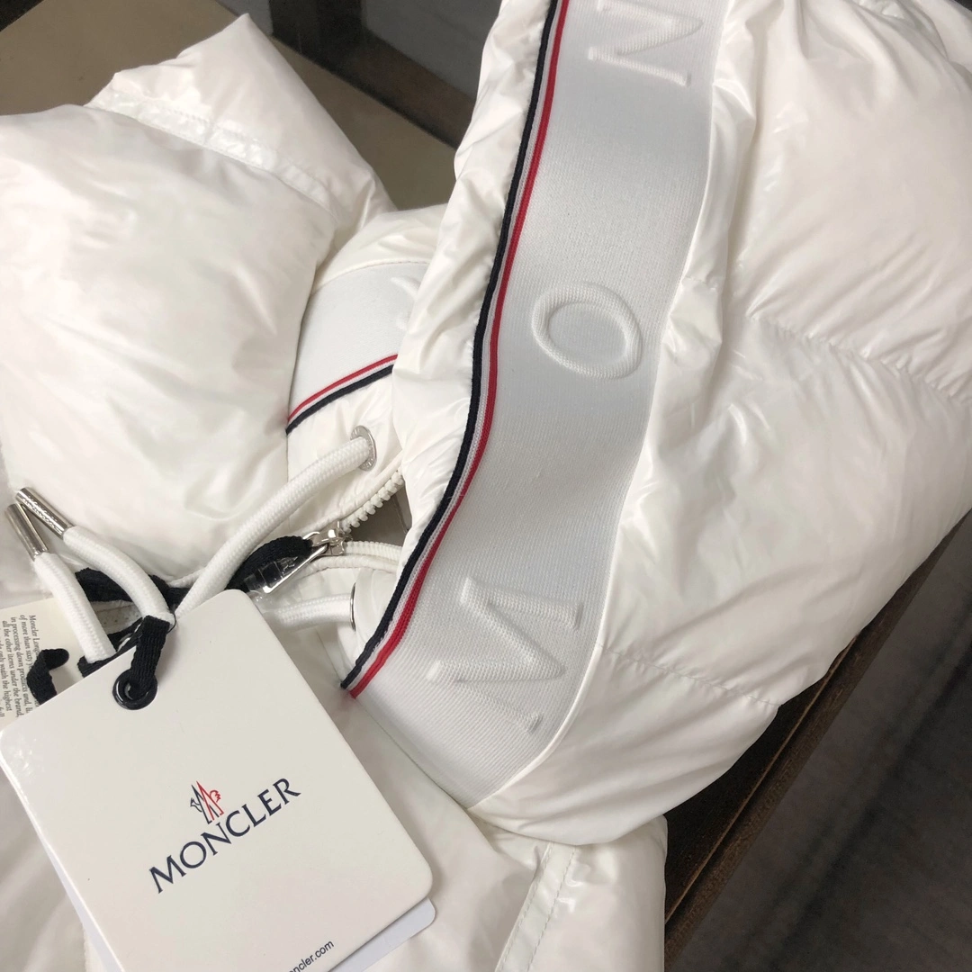 Lightweight Moncler Down Jackets 146552