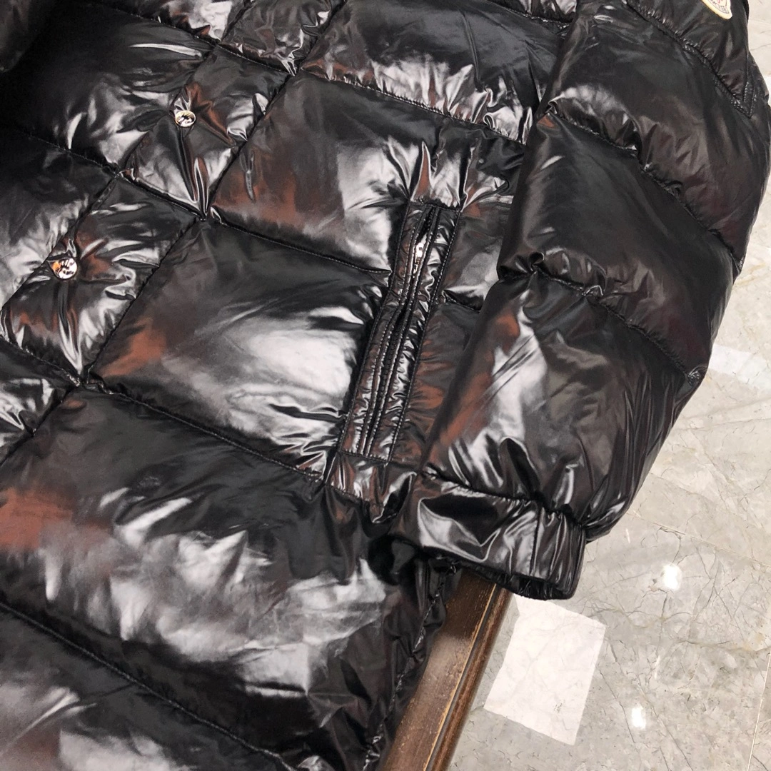 Sleek Moncler Down Jackets 146535