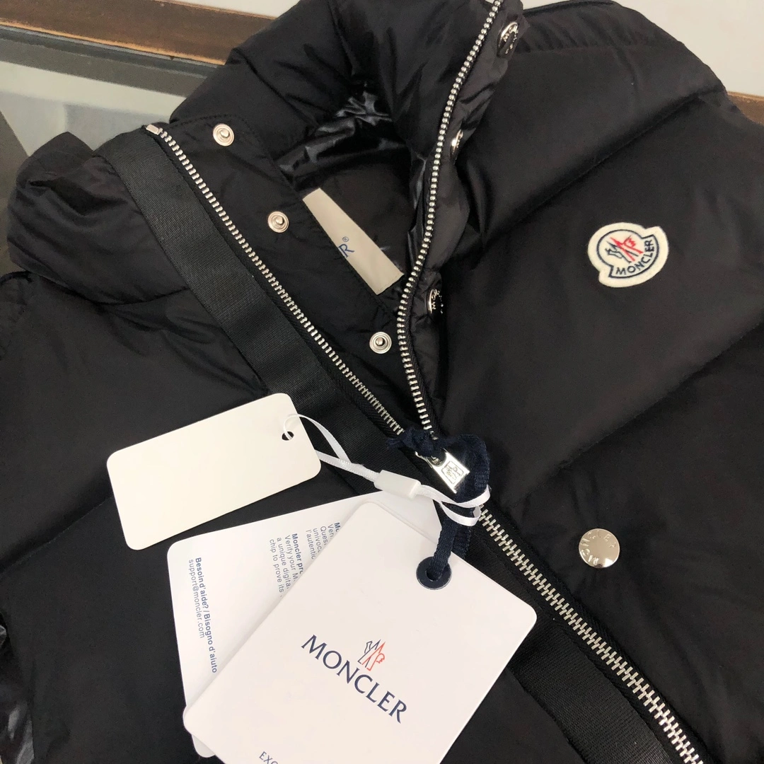 Moncler Down Jackets Sporty 146542