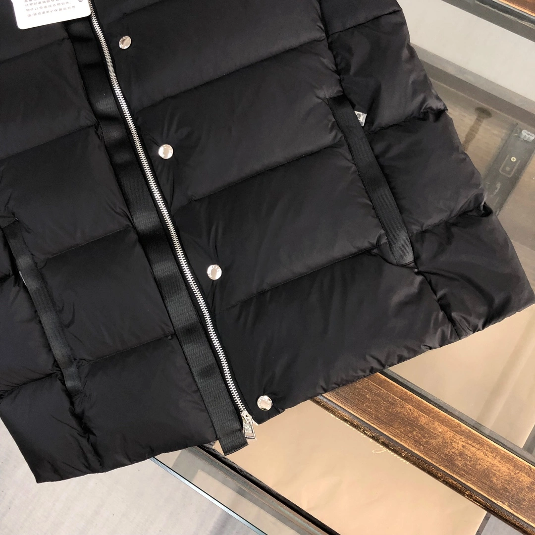Moncler Down Jackets Sporty 146542