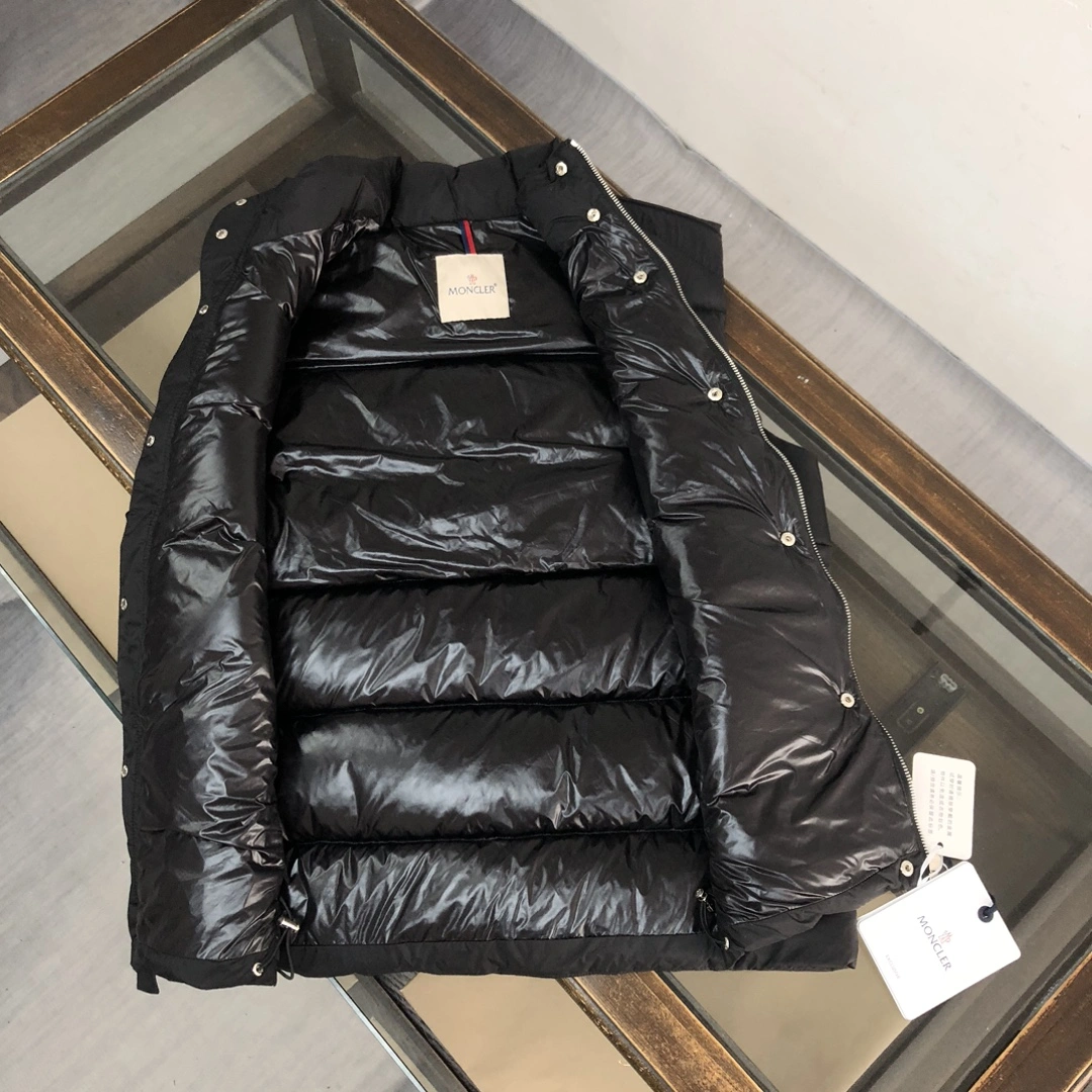 Moncler Down Jackets Sporty 146542