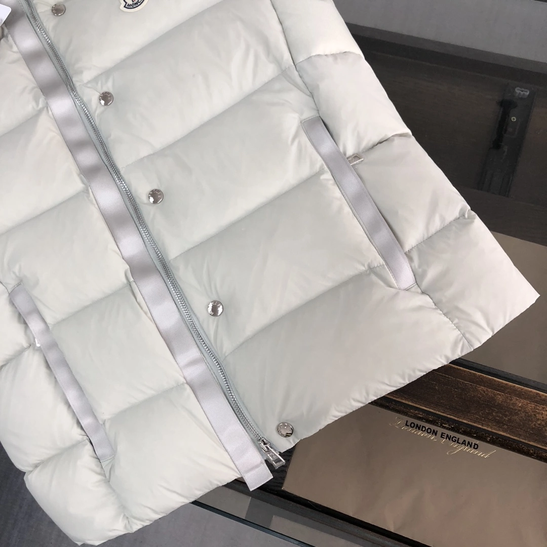 Moncler Down Jackets Supportive 146543