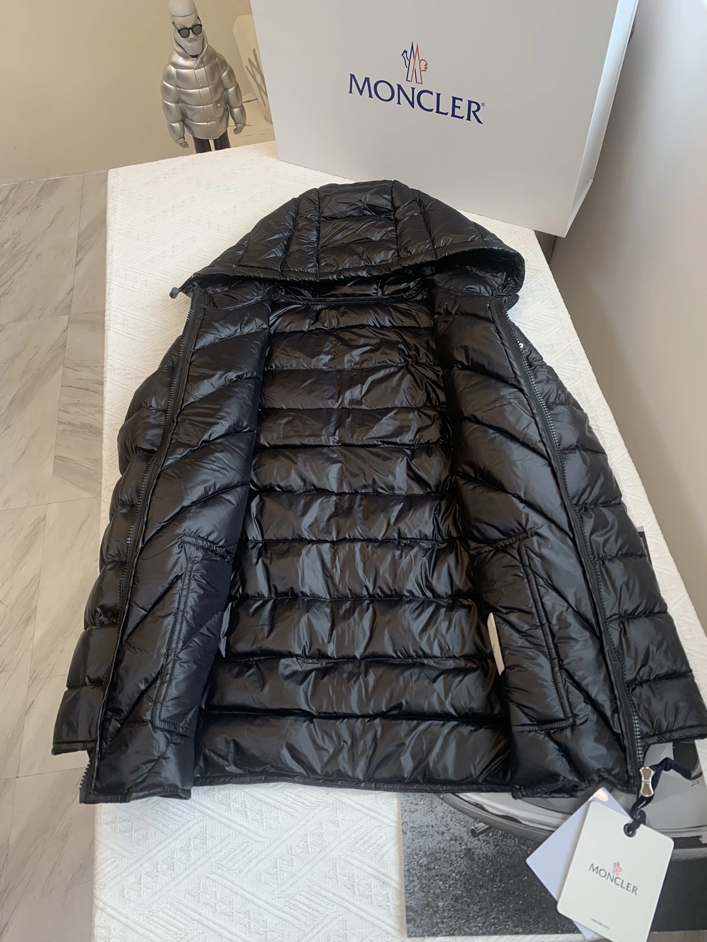 Moncler Down Jackets UrbanChic 146532