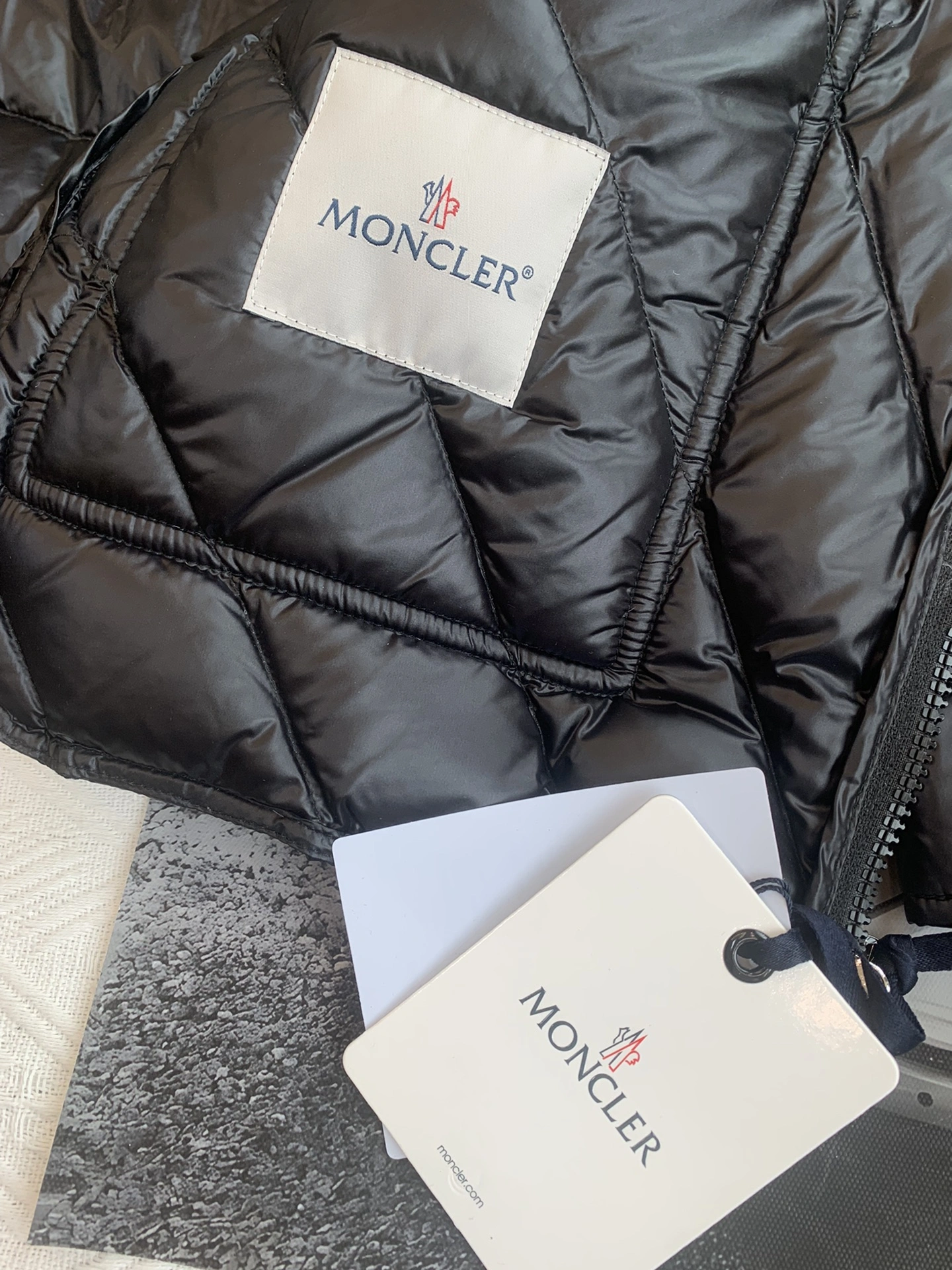 Moncler Down Jackets UrbanChic 146532