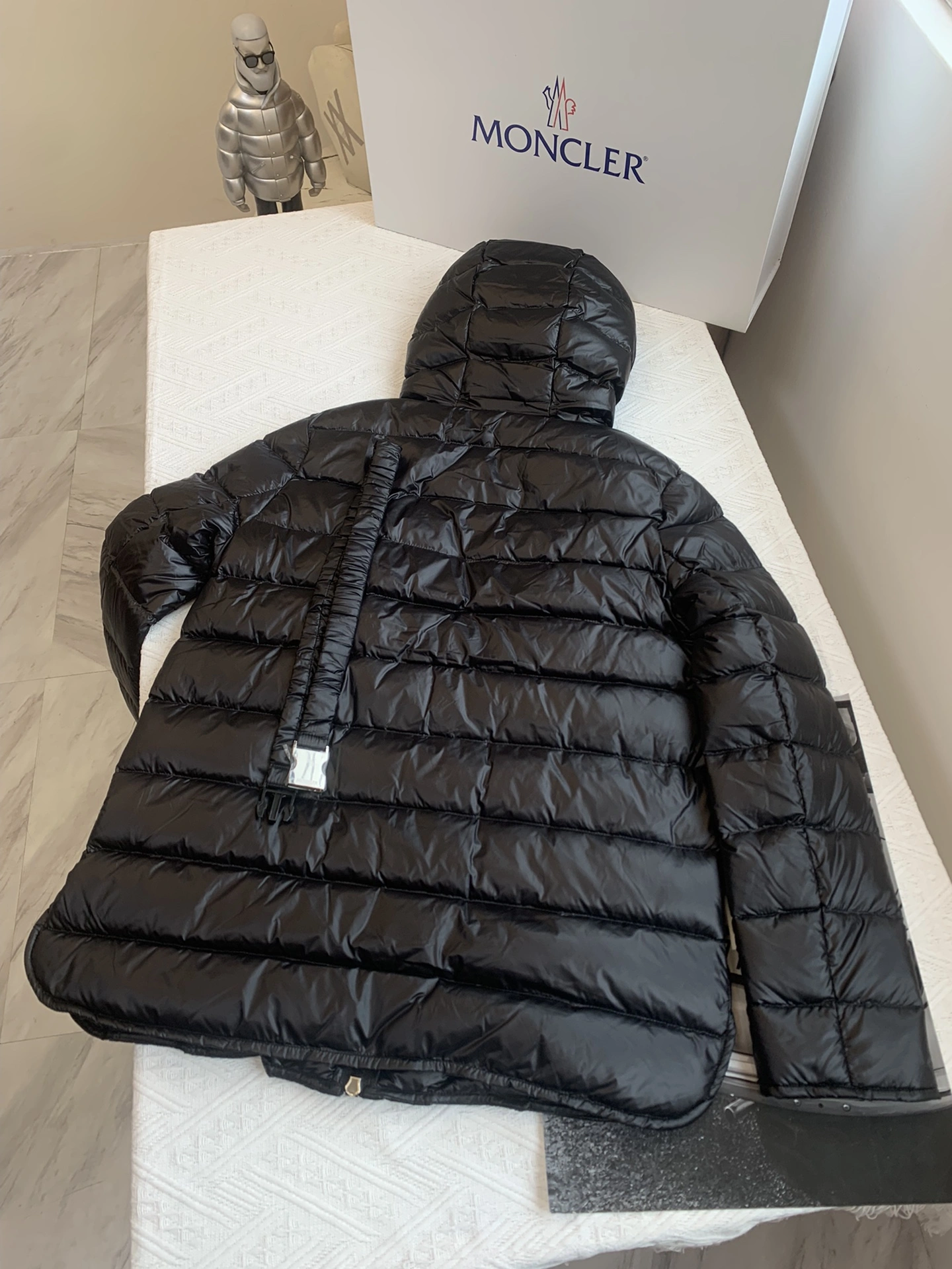 Moncler Down Jackets UrbanChic 146532