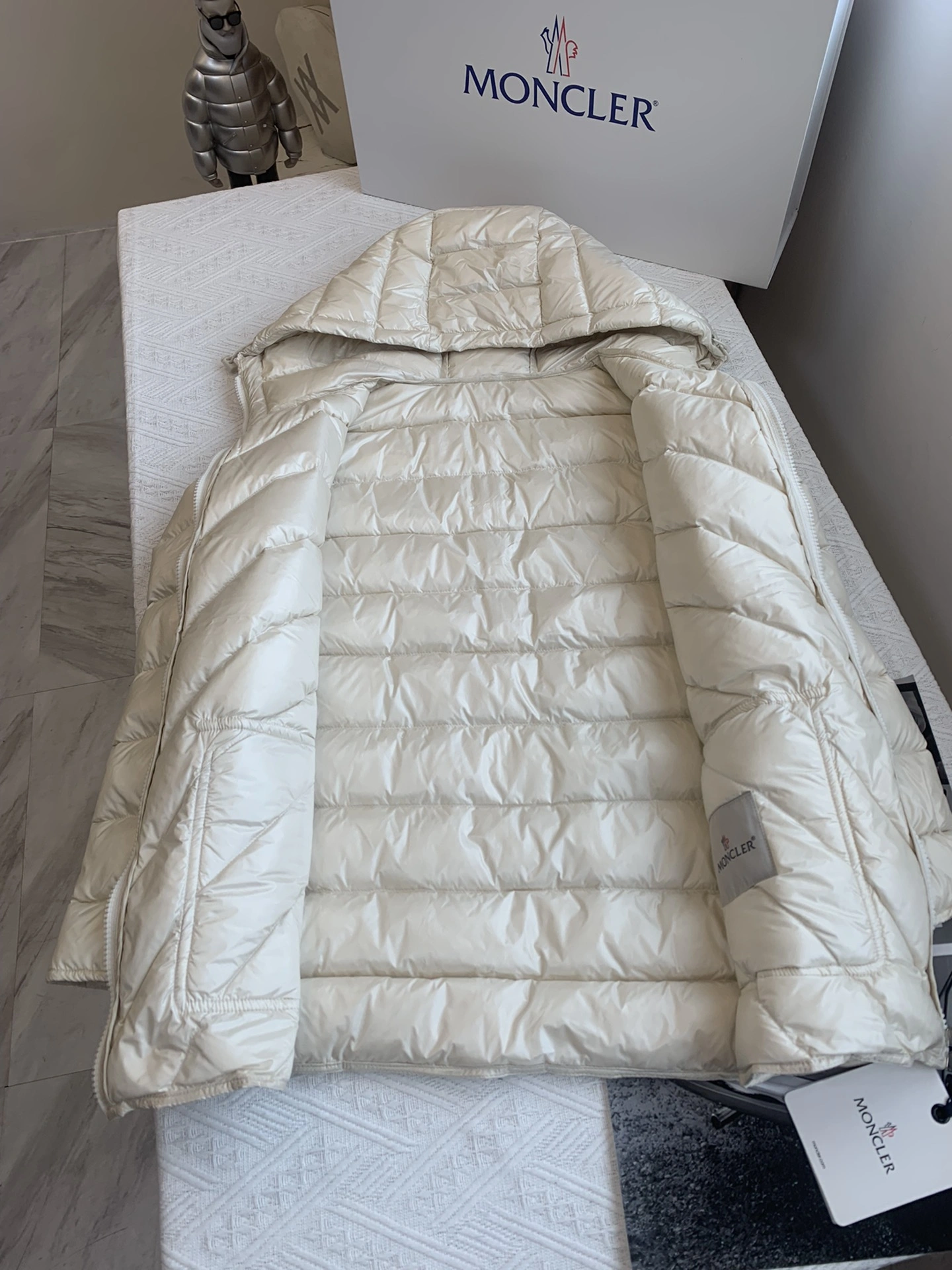 Affordable Moncler Down Jackets 146530