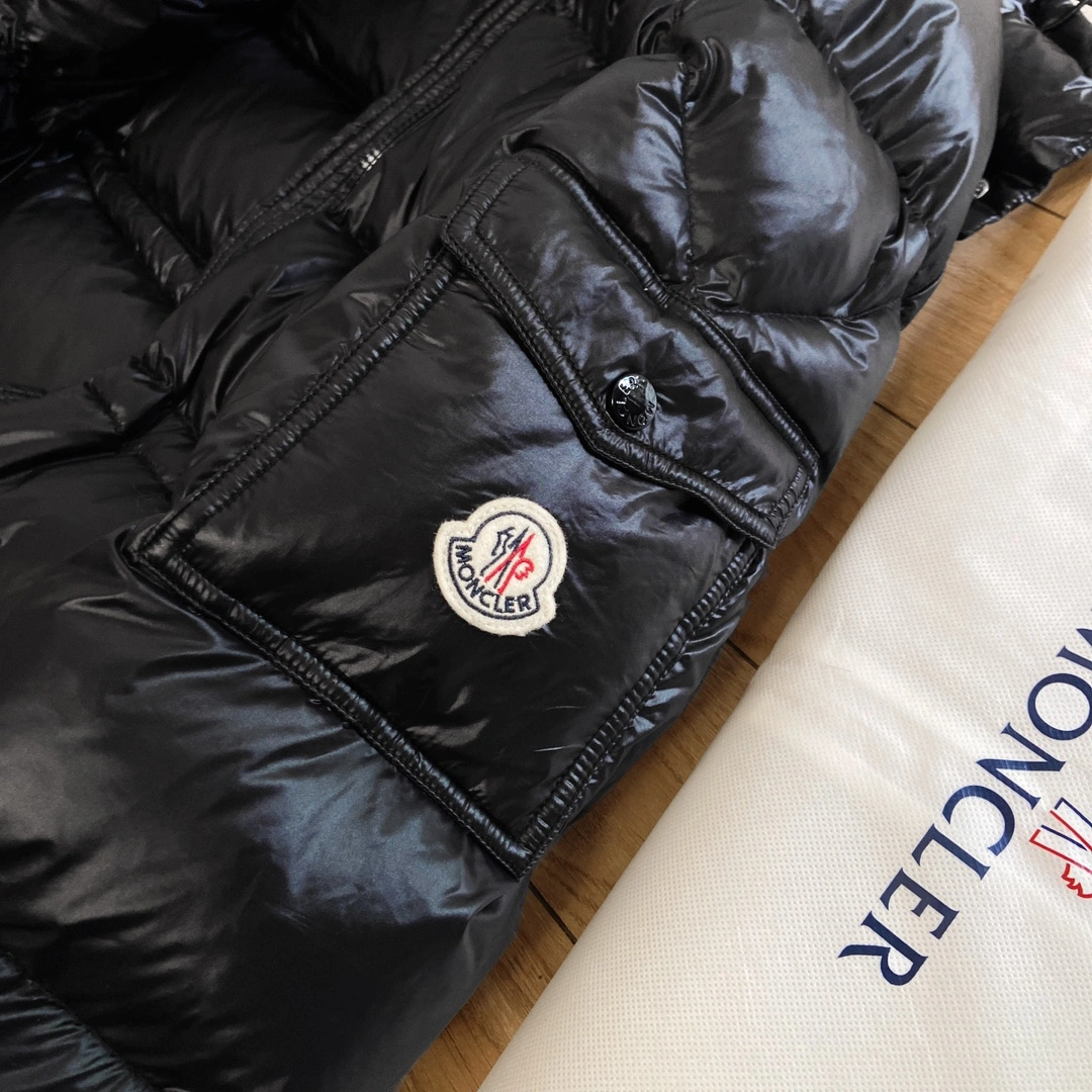 Tailored Moncler Down Jackets 146537