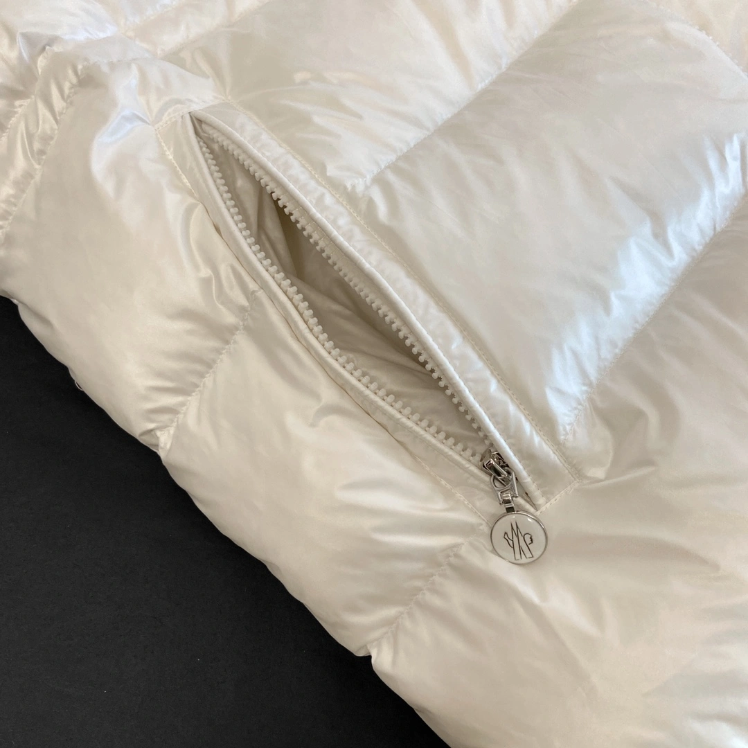 WaterResistant Moncler Down Jackets 146528