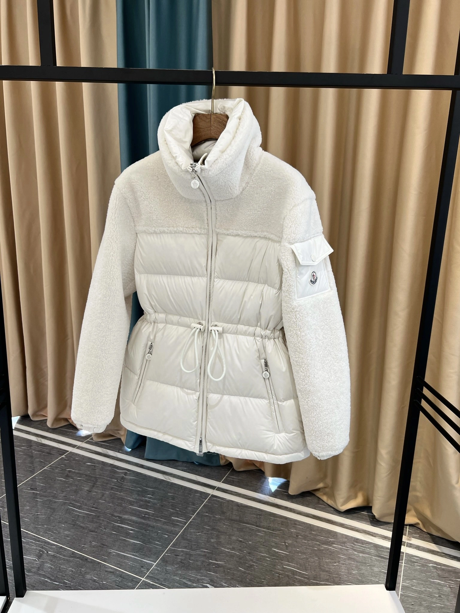 Tailored Moncler Down Jackets 146539
