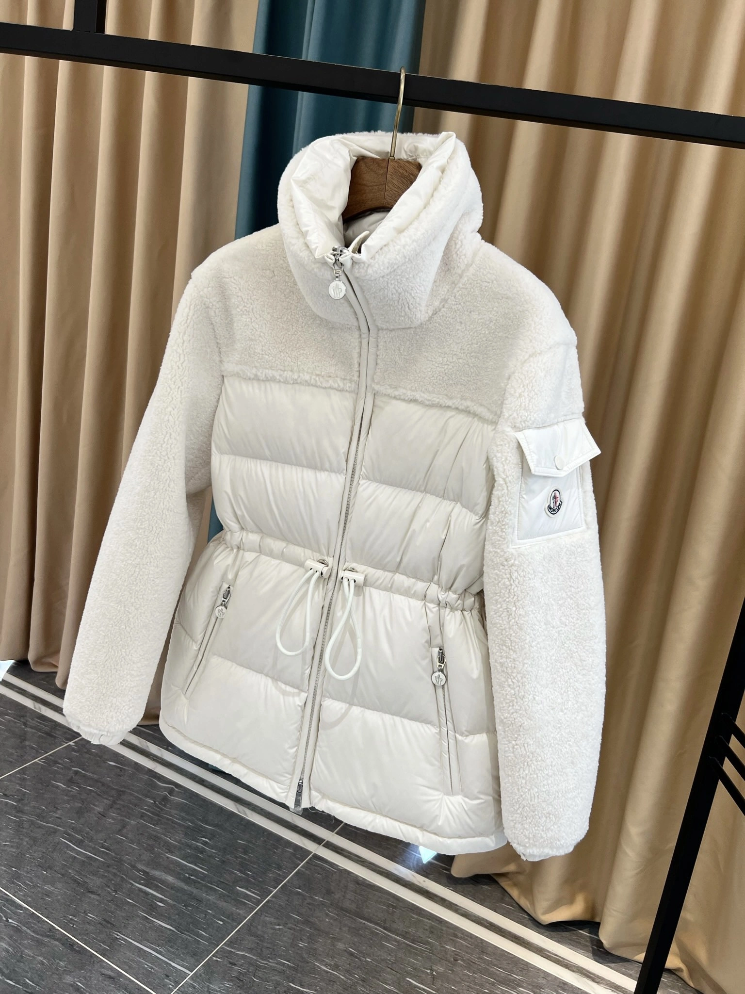 Tailored Moncler Down Jackets 146539
