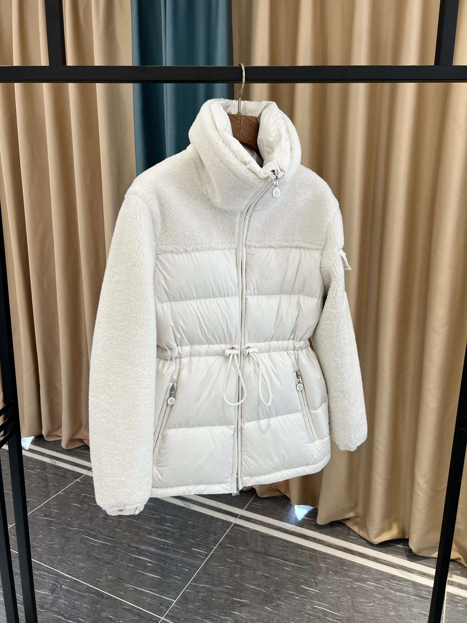 Tailored Moncler Down Jackets 146539
