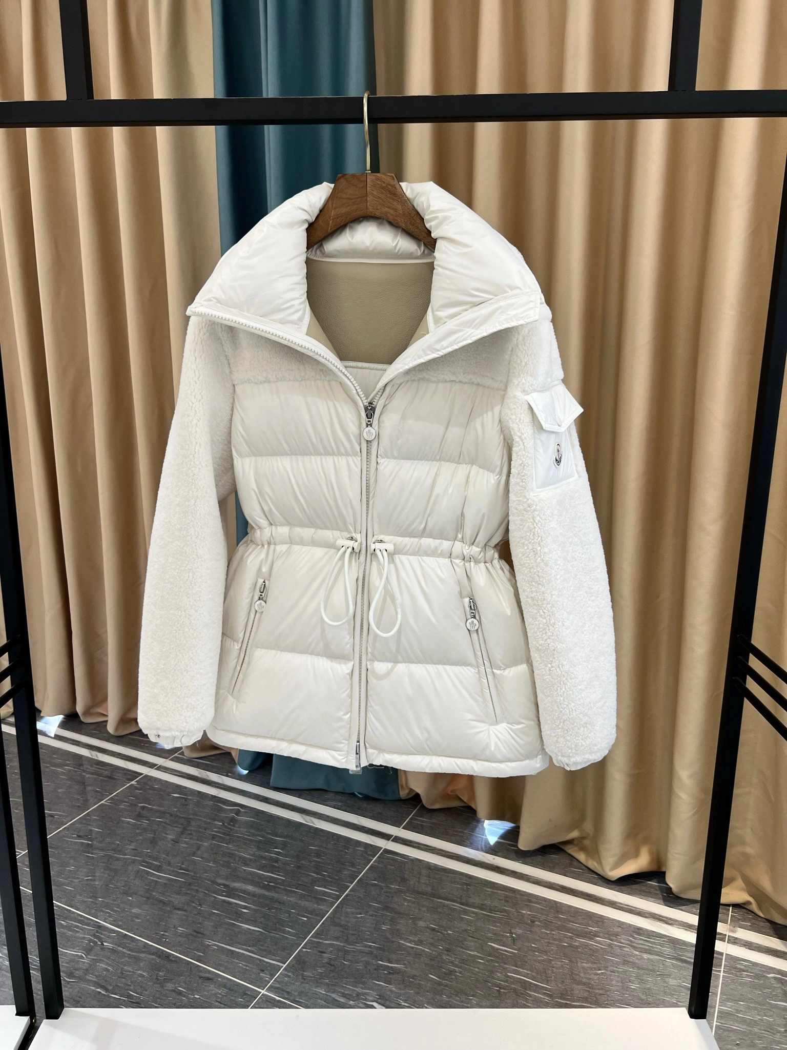 Tailored Moncler Down Jackets 146539