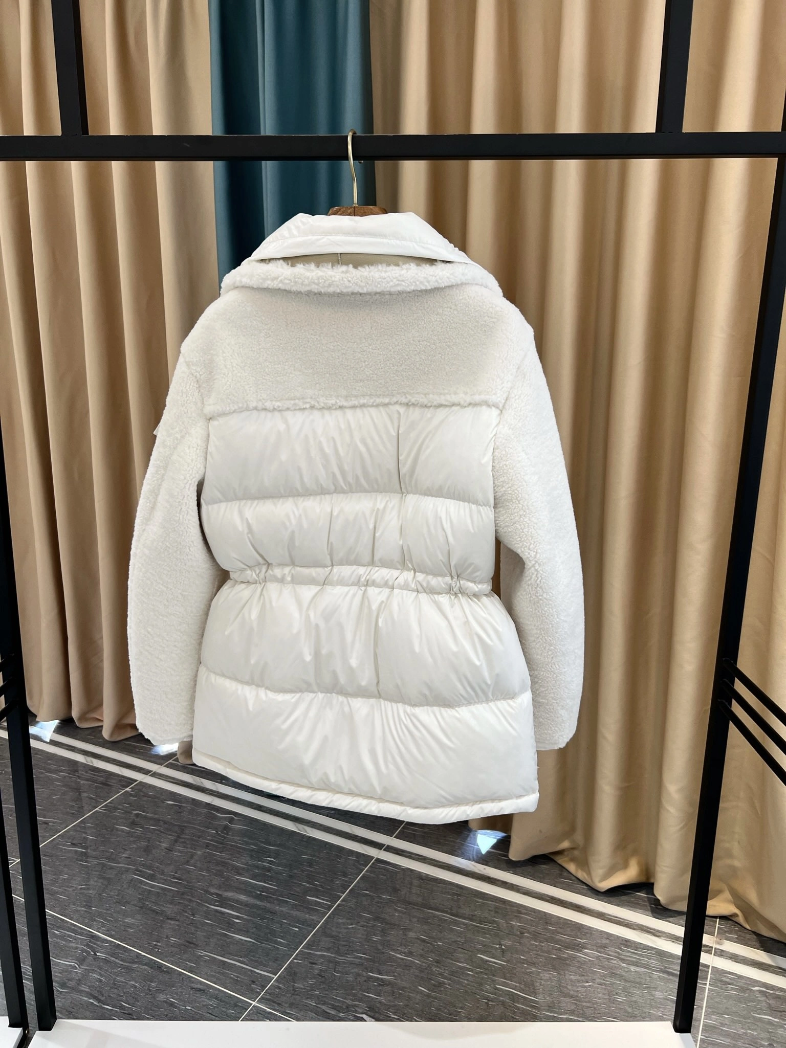 Tailored Moncler Down Jackets 146539
