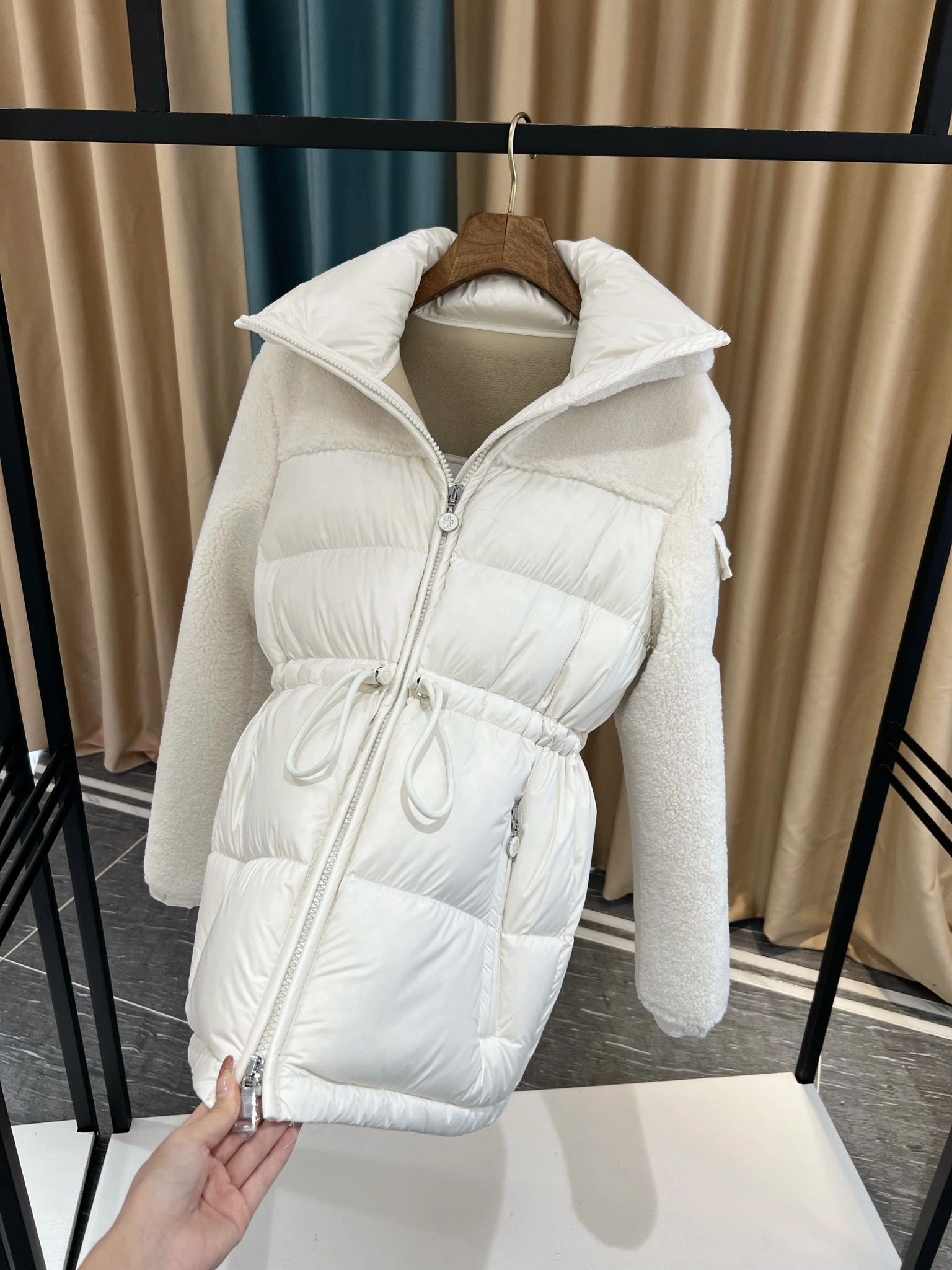 Tailored Moncler Down Jackets 146539