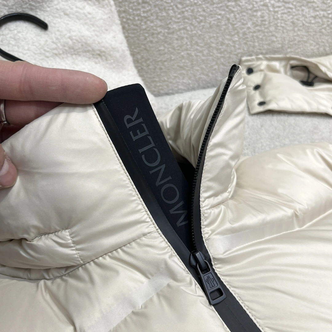 Attractive Moncler Down Jackets 146526