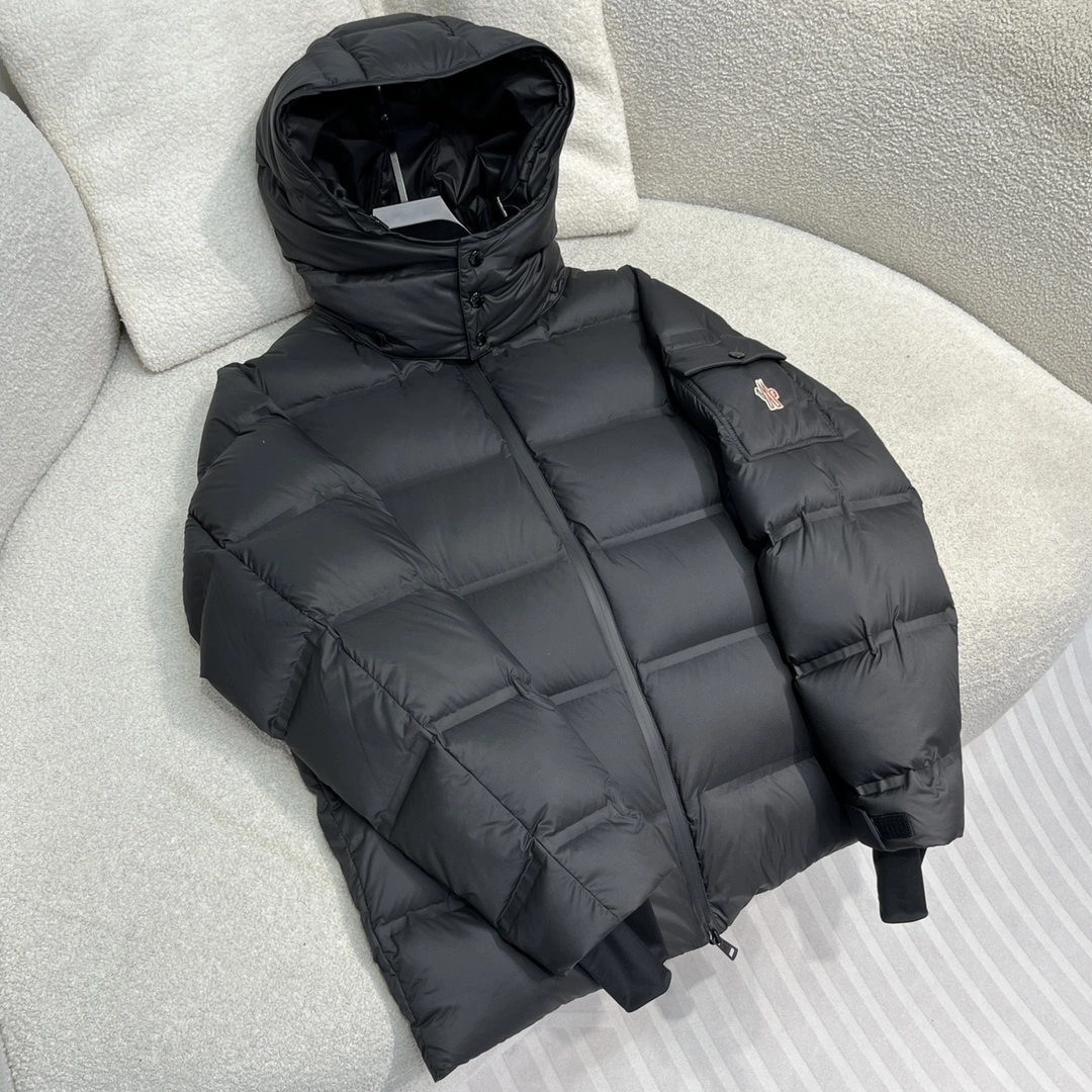 Bright Moncler Down Jackets 146524