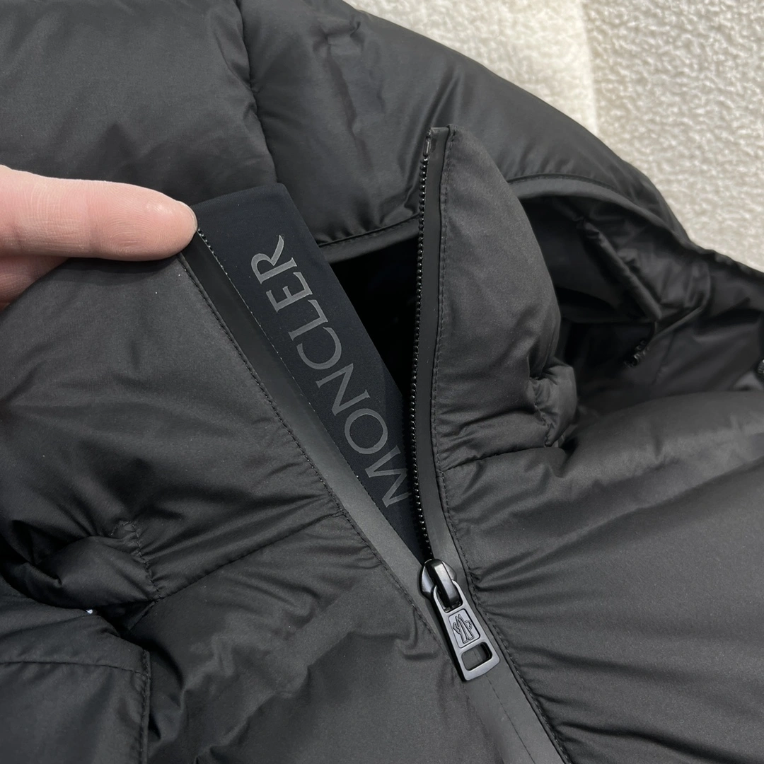 Bright Moncler Down Jackets 146524