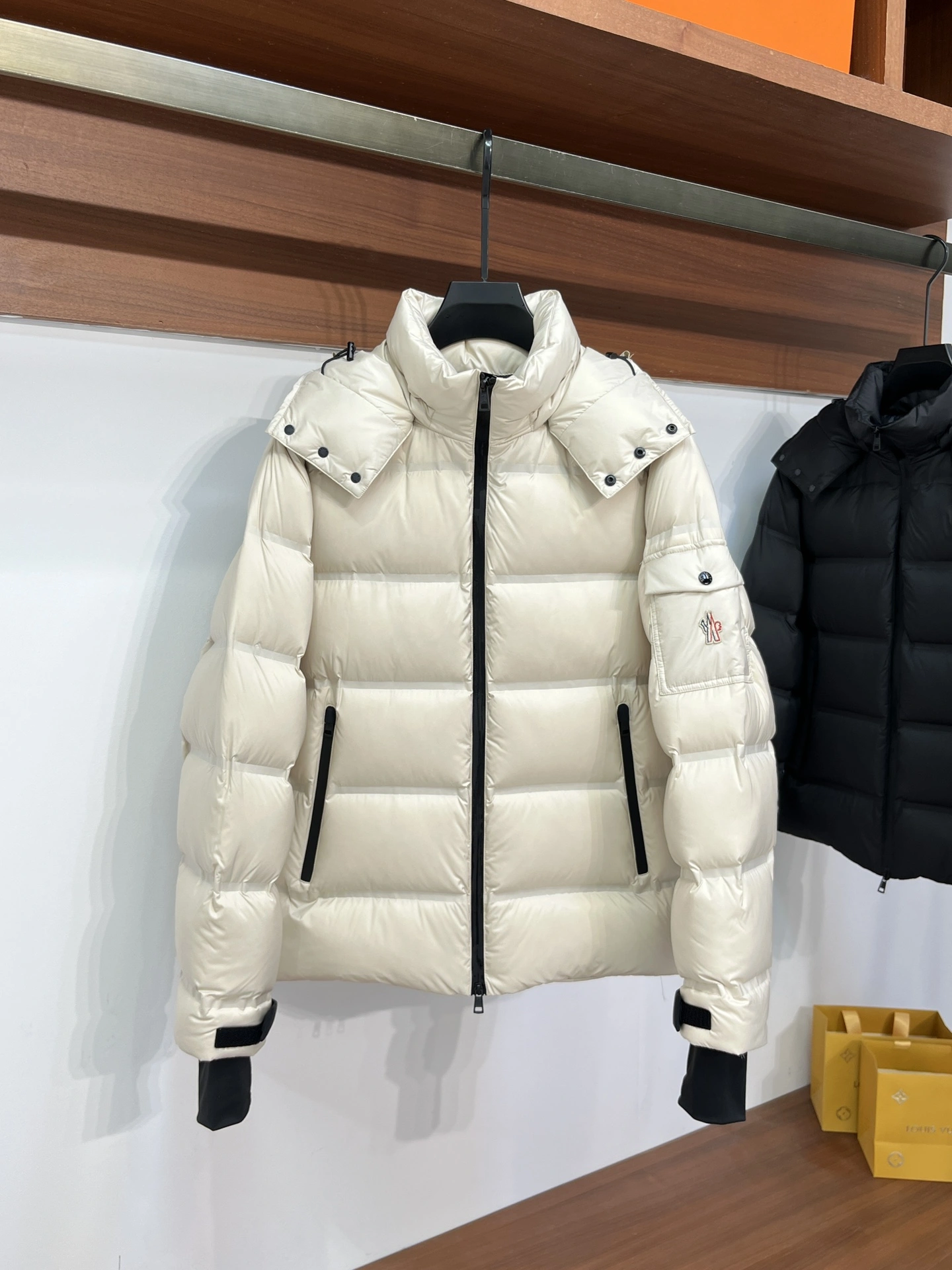 OdorResistant Moncler Down Jackets 146550