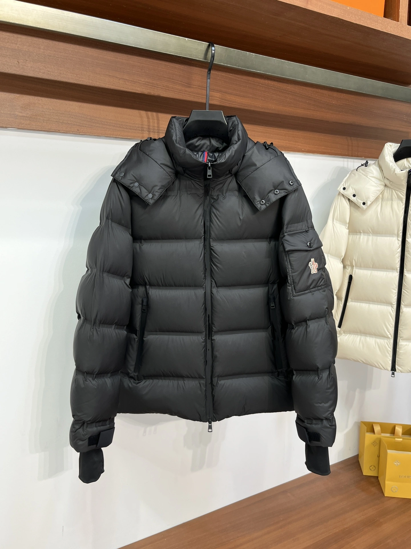 OdorResistant Moncler Down Jackets 146550