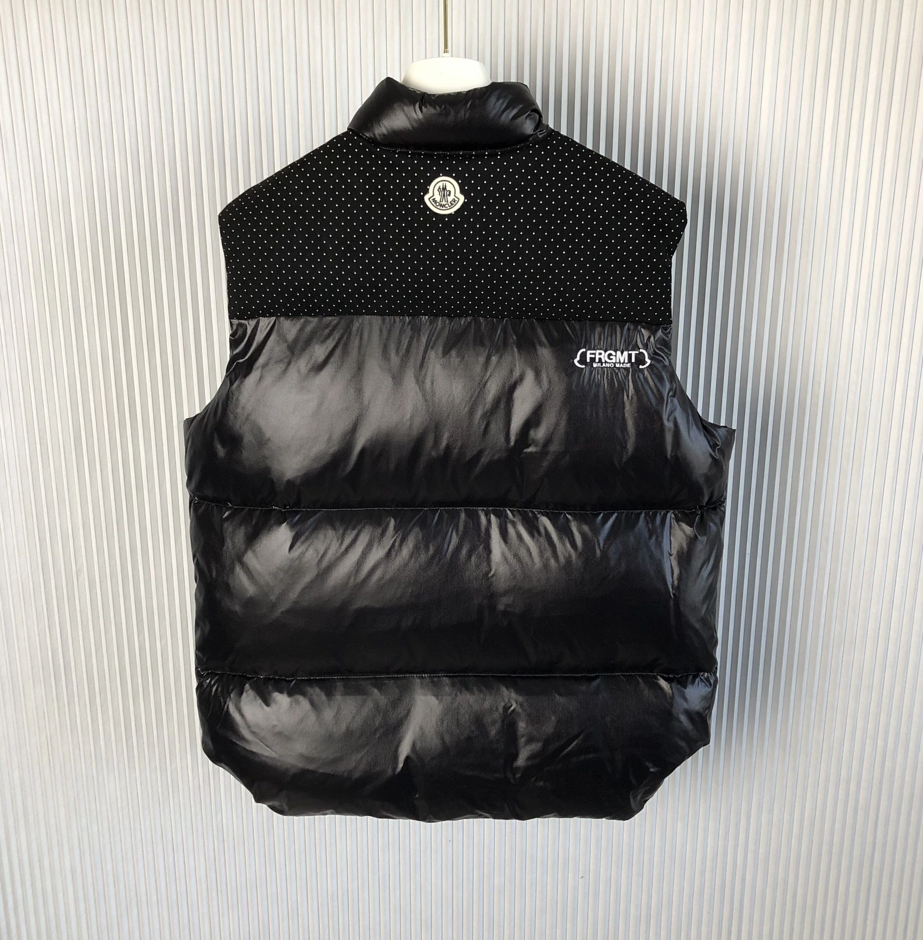 Moncler Down Jackets Vibrant 146515