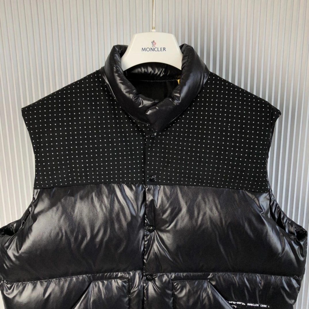 Moncler Down Jackets Vibrant 146515