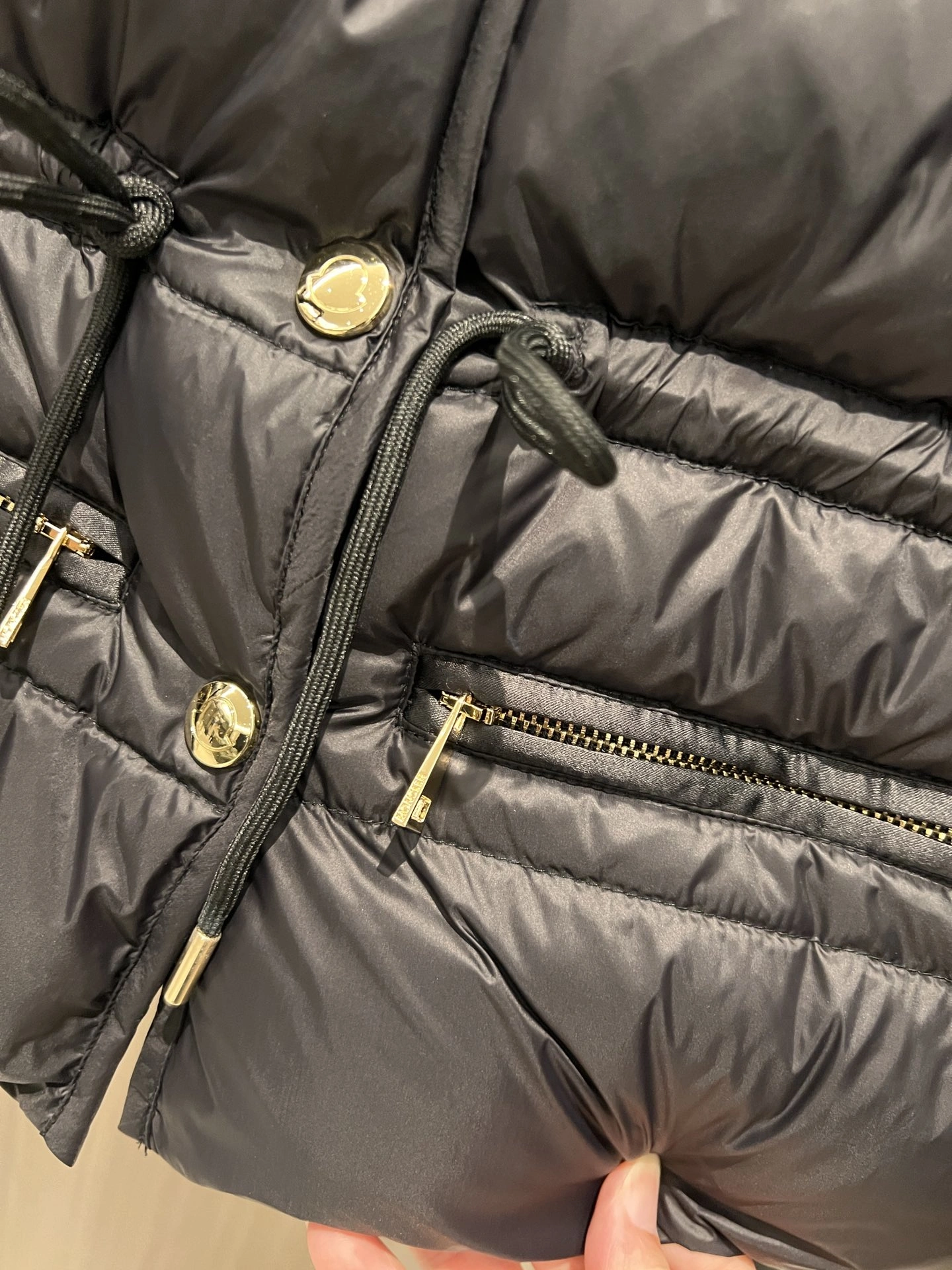 Moncler Down Jackets Sporty 146512
