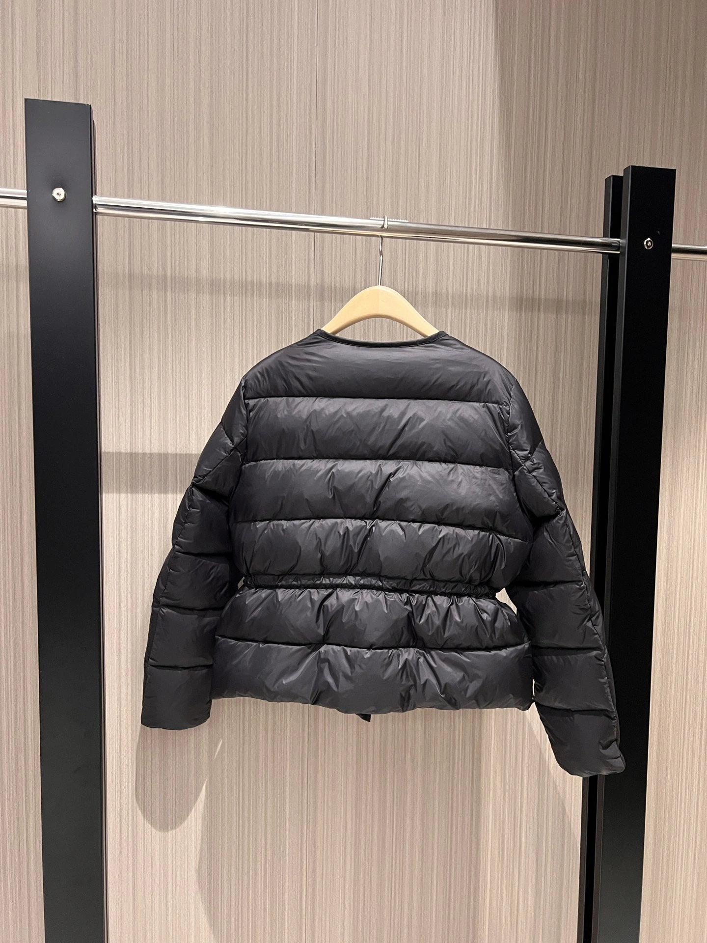 Moncler Down Jackets Sporty 146512
