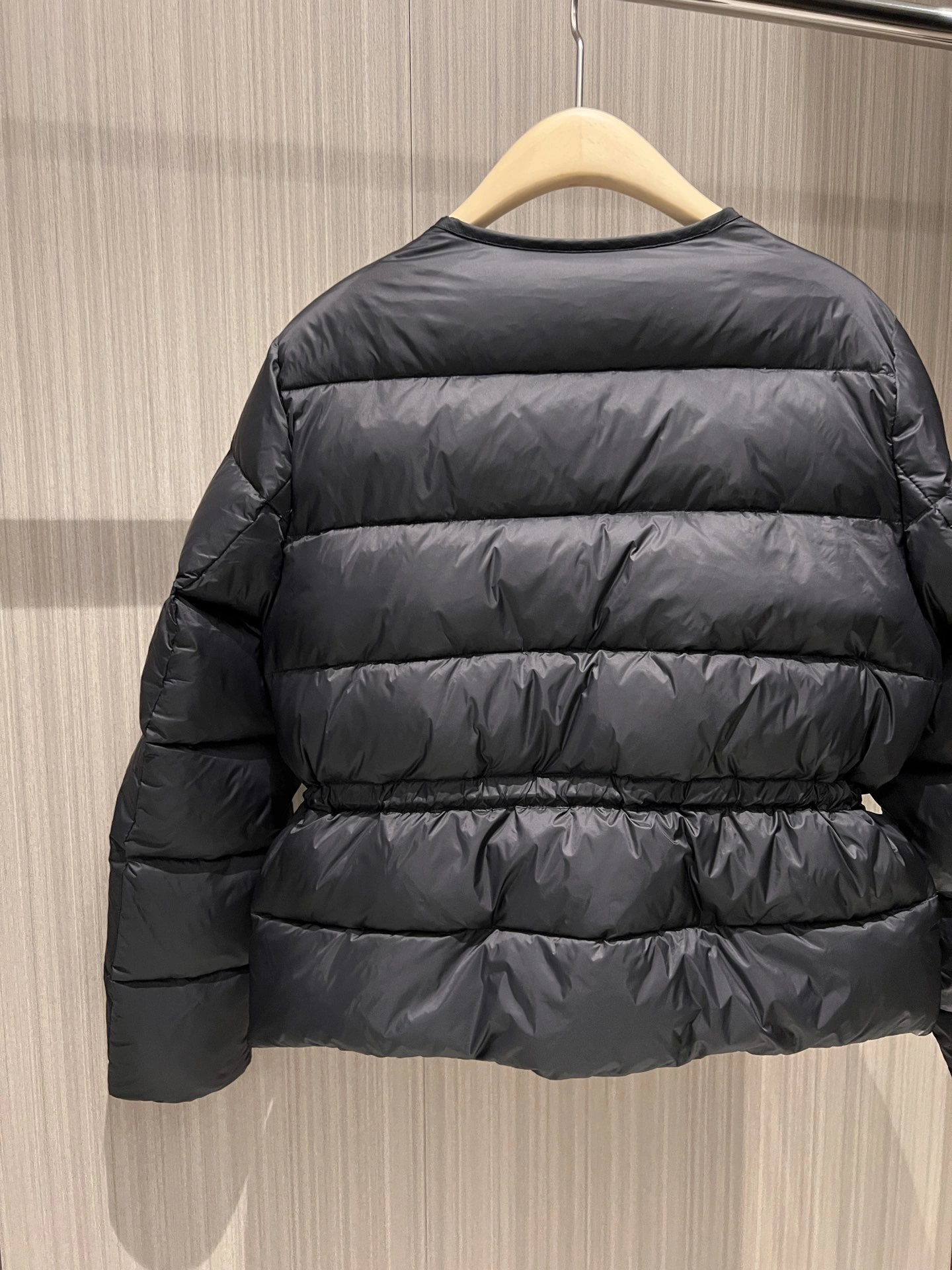 Moncler Down Jackets Sporty 146512