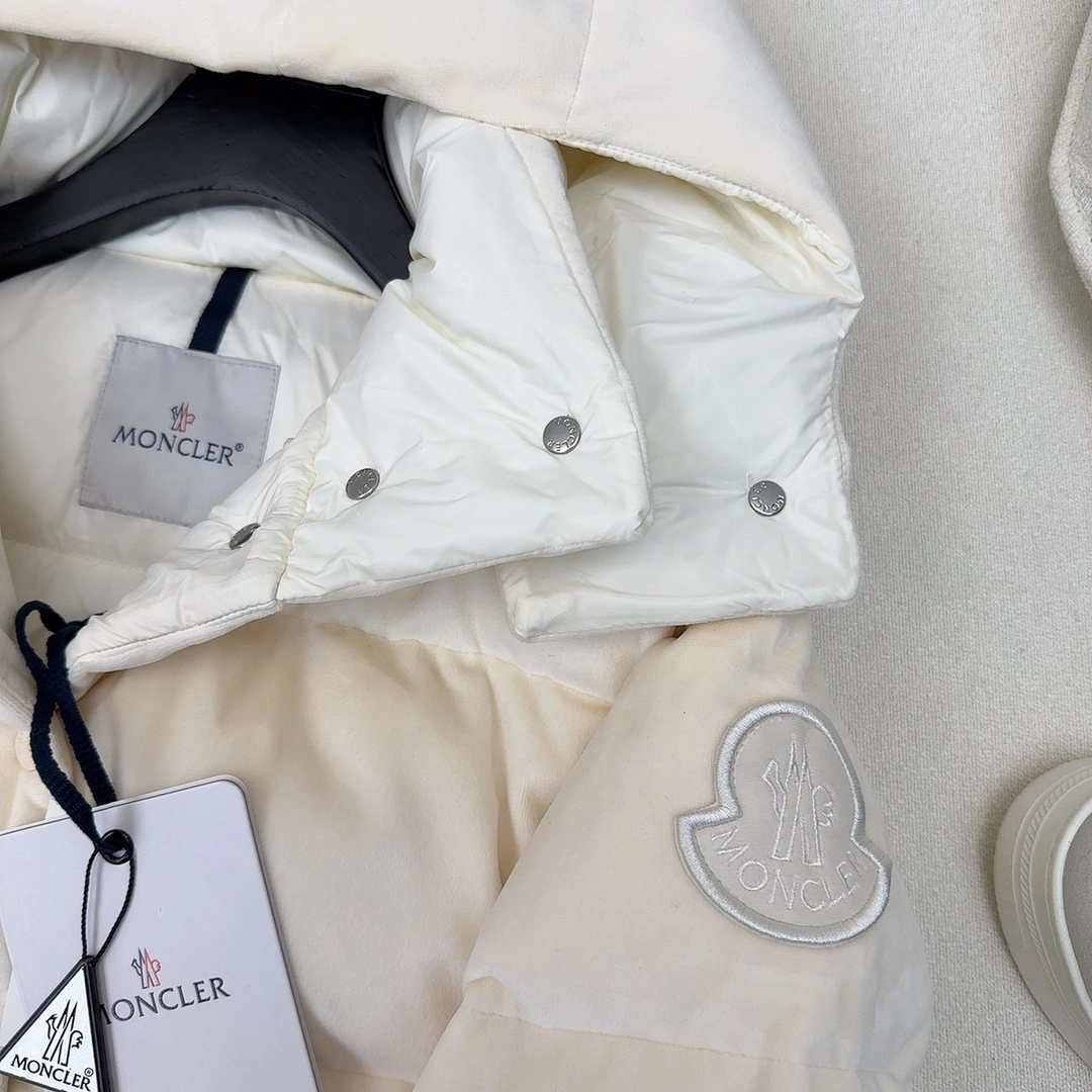 Moncler Down Jackets Elegant 146486