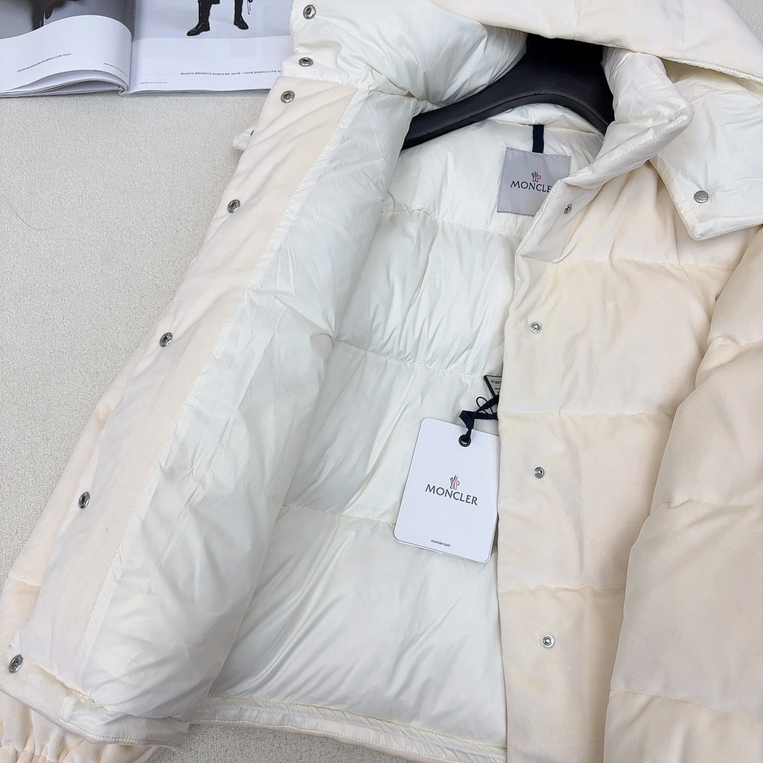 Moncler Down Jackets Elegant 146486
