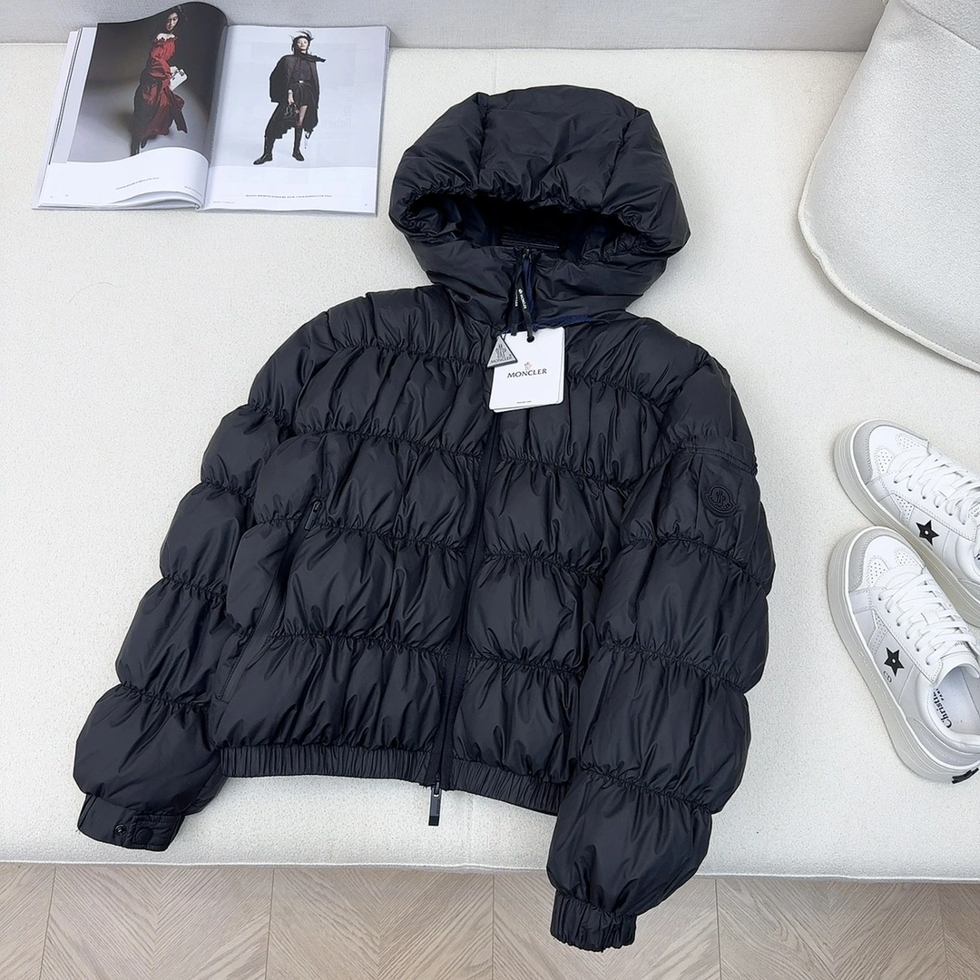 Moncler Down Jackets Classic 146502