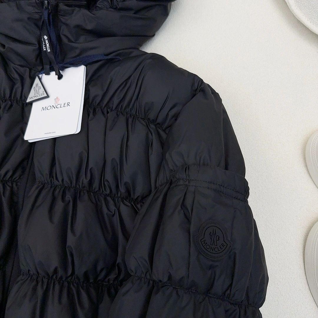Moncler Down Jackets Classic 146502