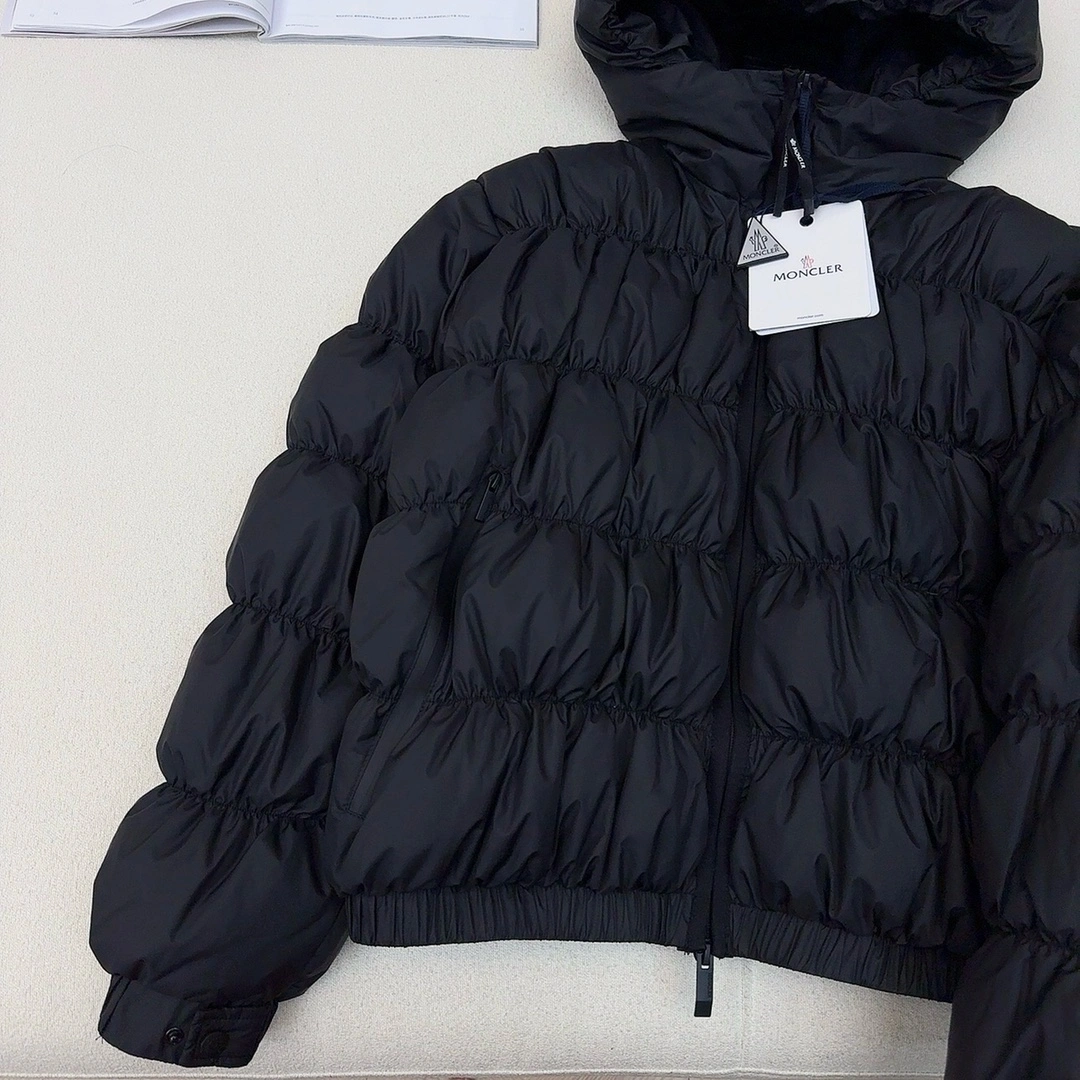 Moncler Down Jackets Classic 146502