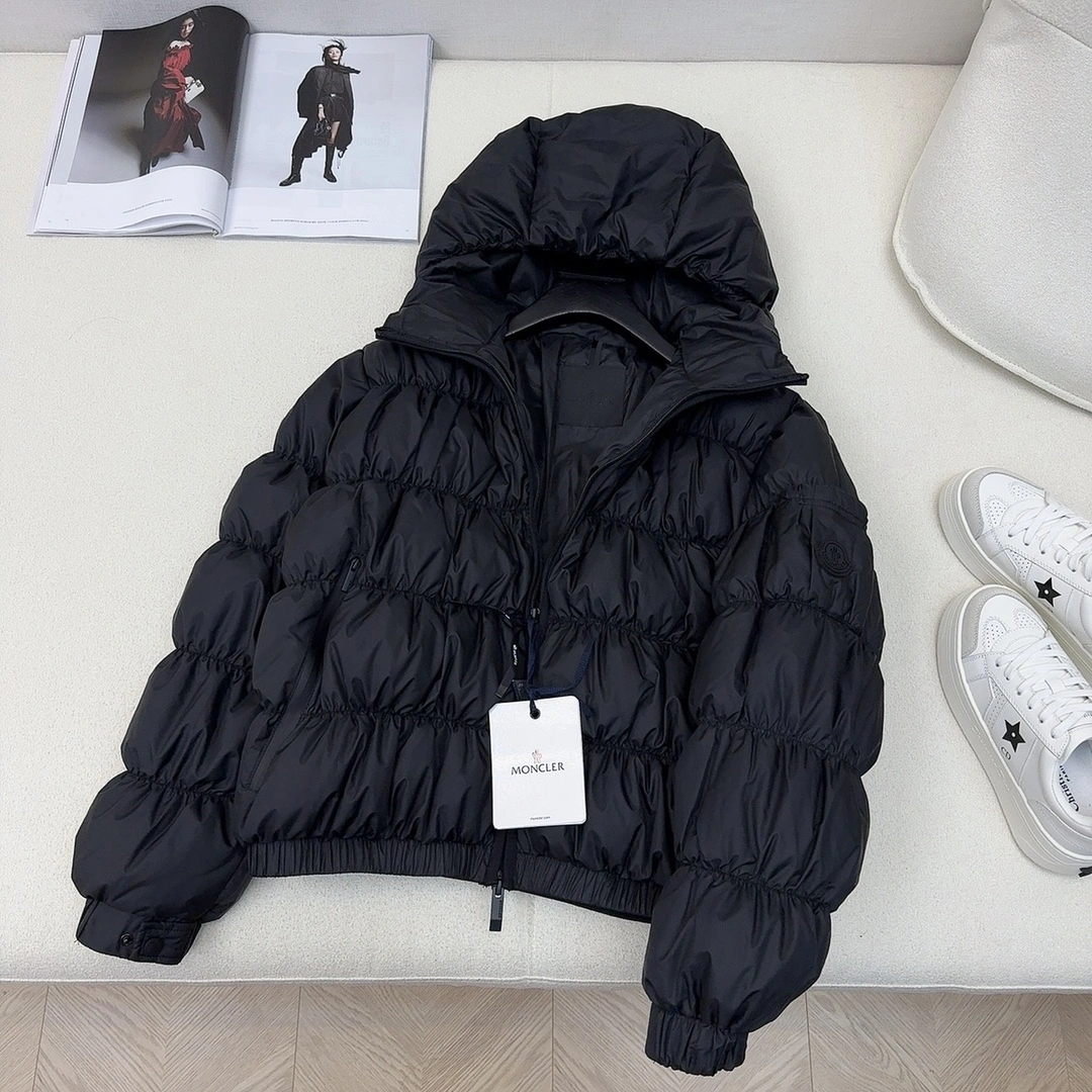 Moncler Down Jackets Classic 146502
