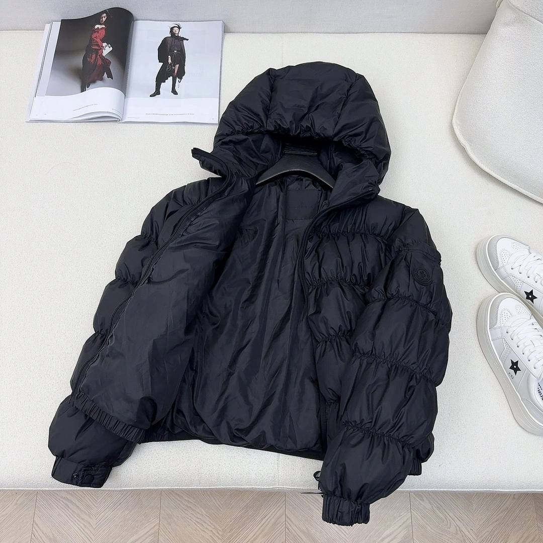 Moncler Down Jackets Classic 146502