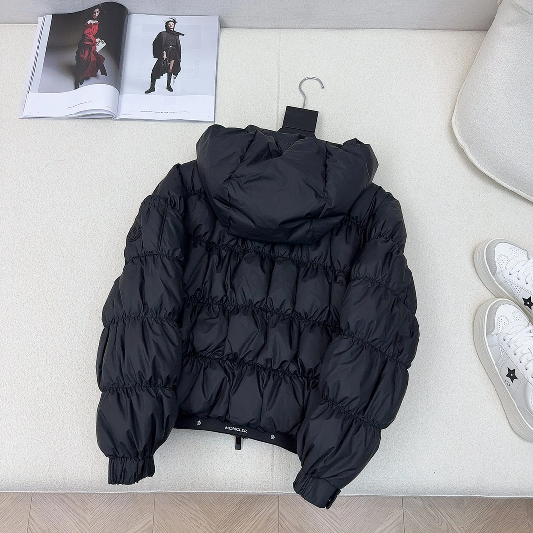 Moncler Down Jackets Classic 146502