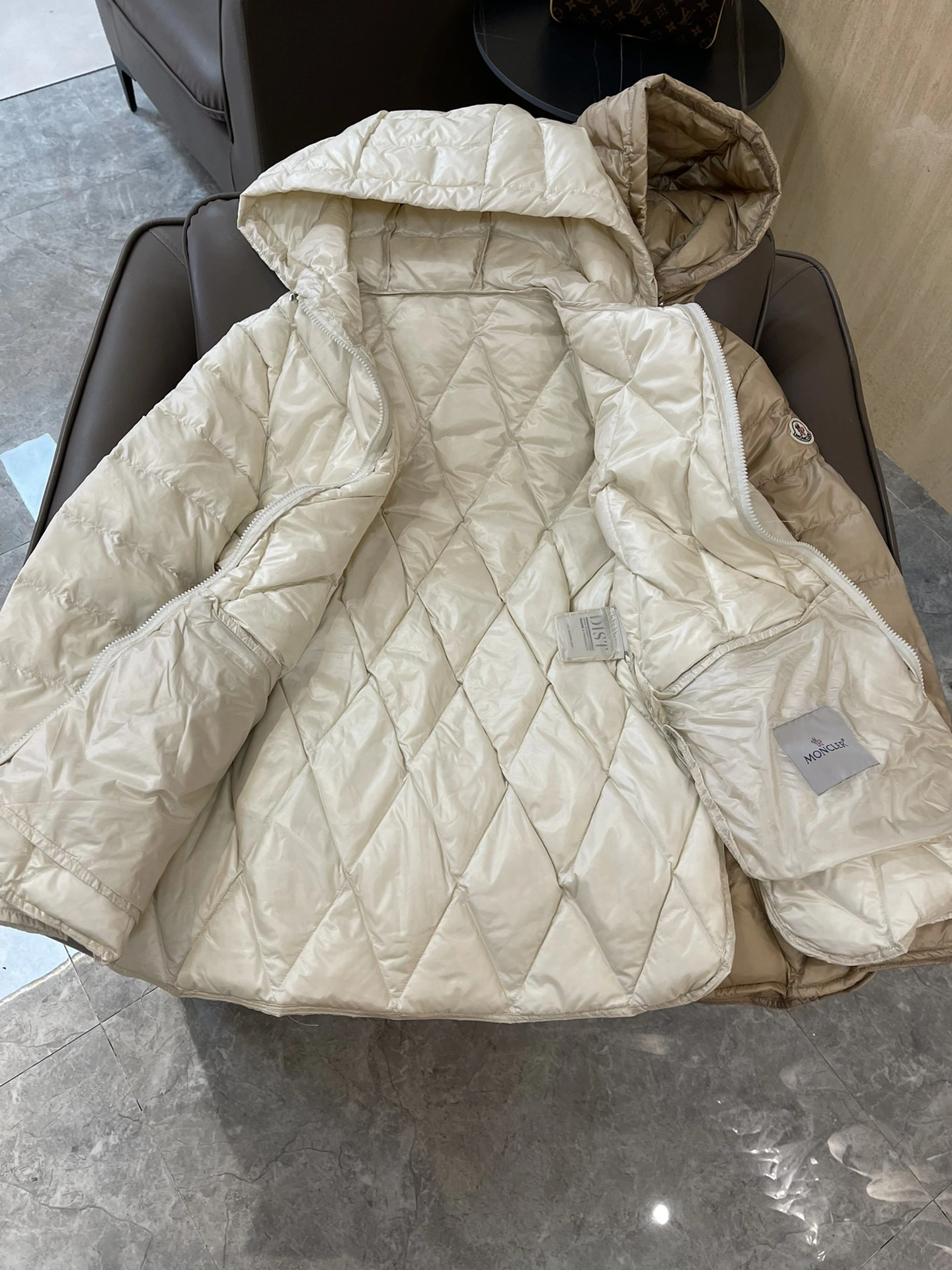 Moncler Down Jackets Bright 146482