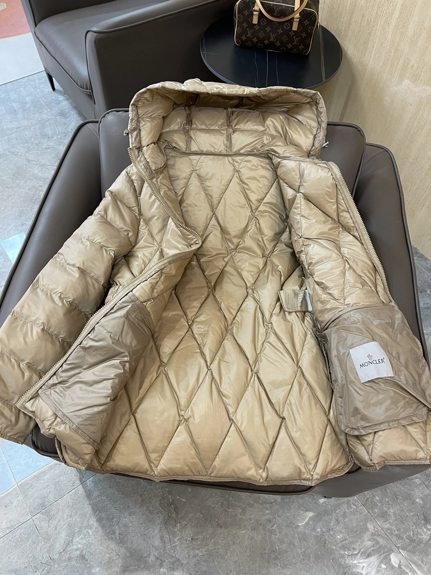 Modern Moncler Down Jackets 146477