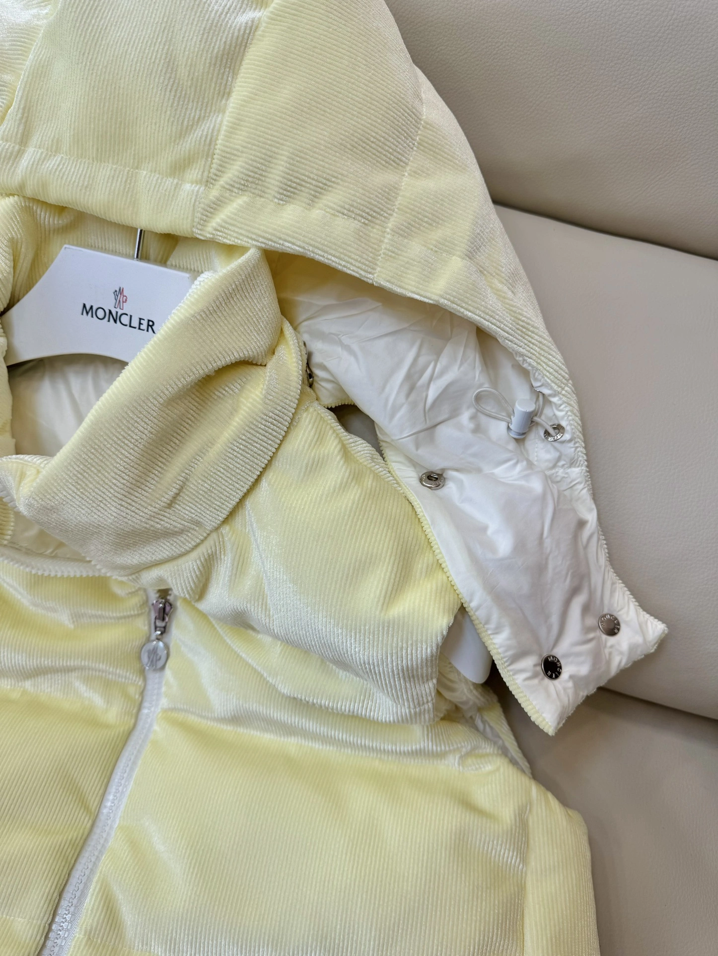 Chic Moncler Down Jackets 146470