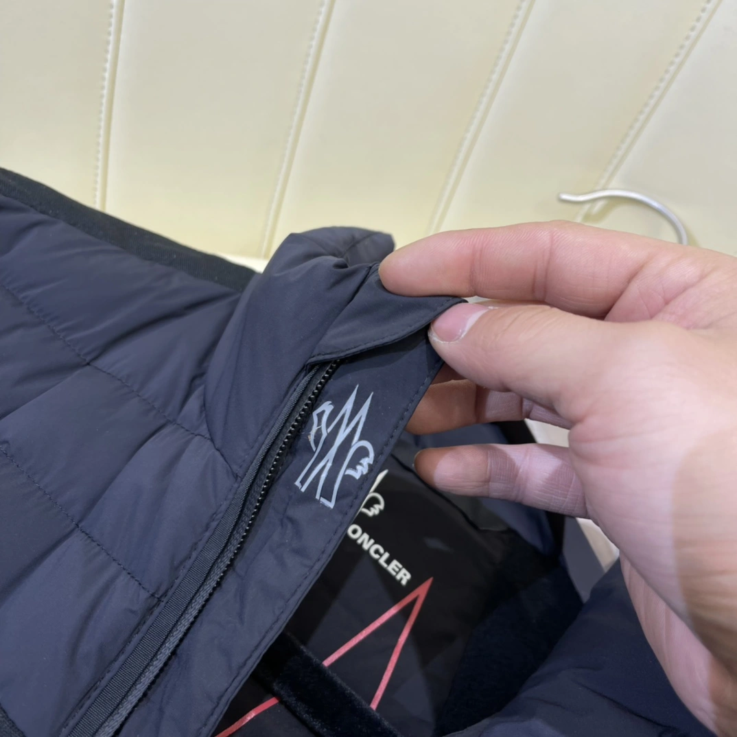 Moncler Down Jackets Flexible 146469