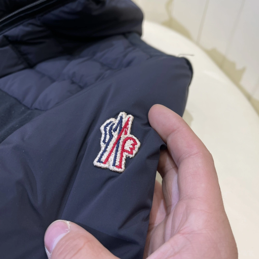 Moncler Down Jackets Flexible 146469