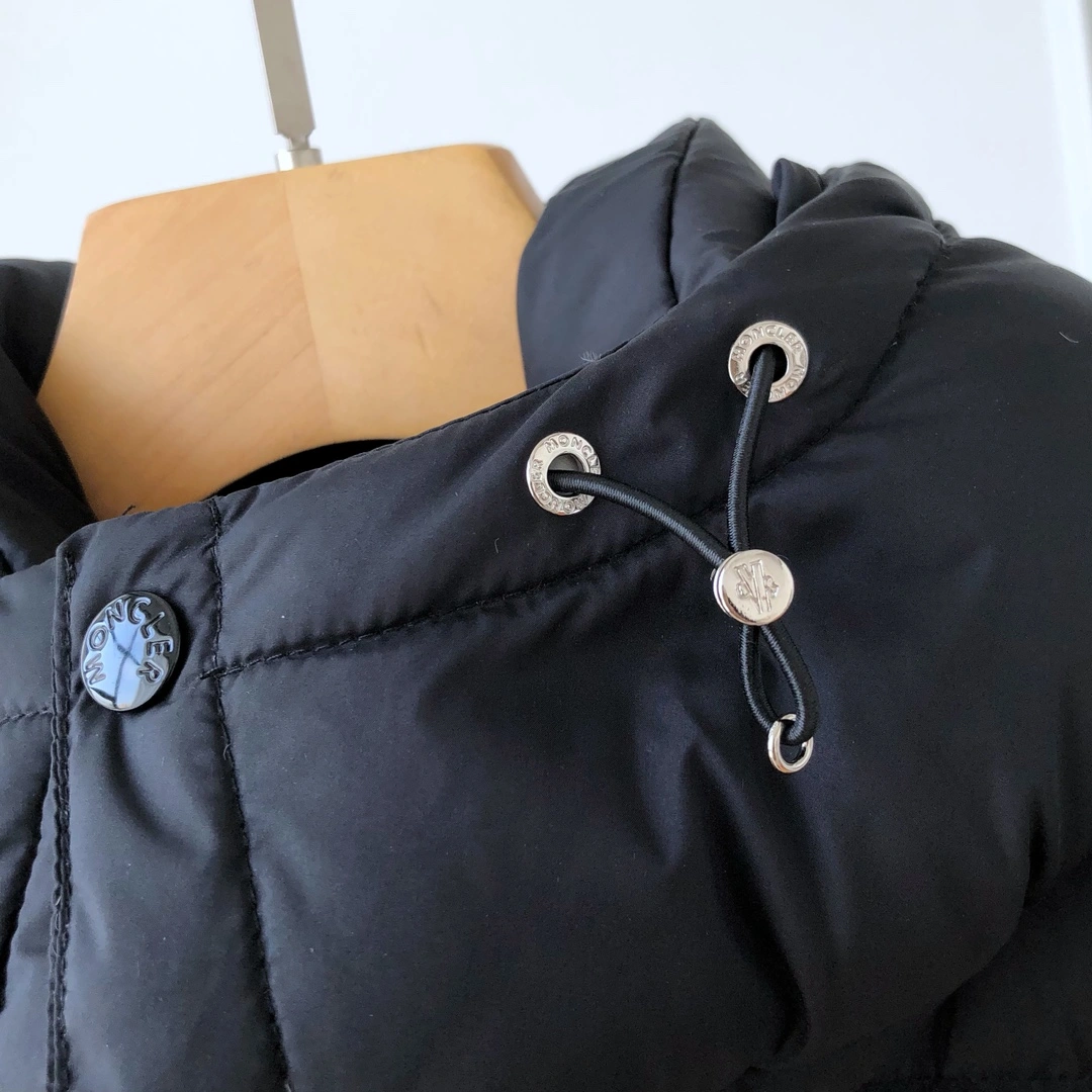 Moncler Down Jackets Fashionable 146457