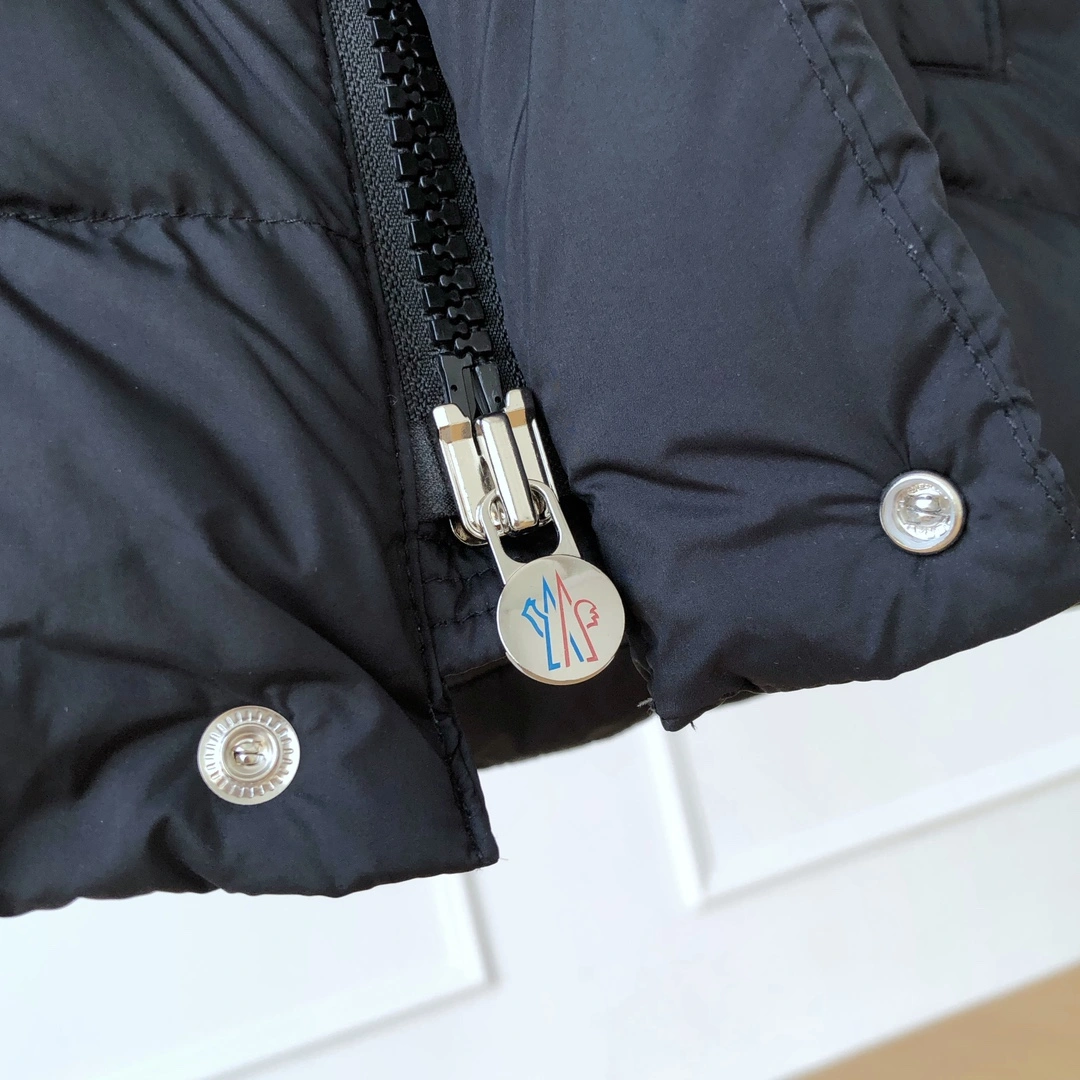 Moncler Down Jackets Fashionable 146457
