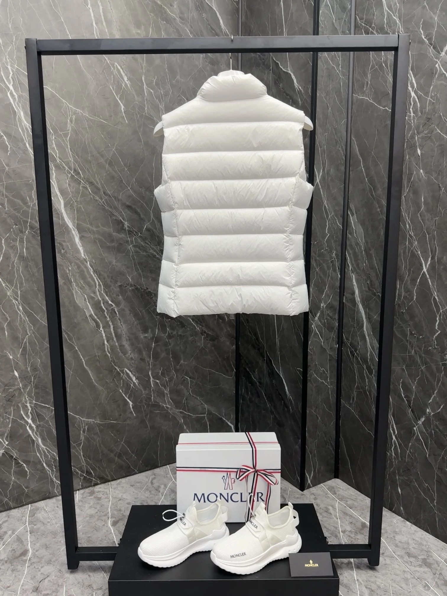 Moncler Down Jackets Trendsetting 146466