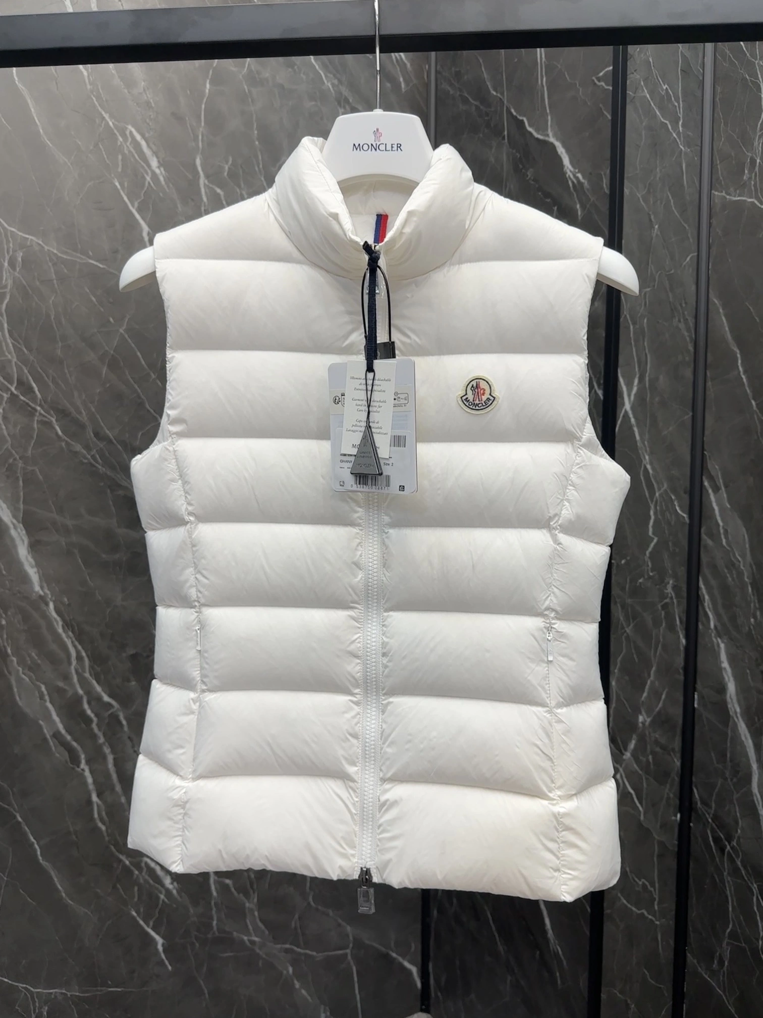 Moncler Down Jackets Trendsetting 146466